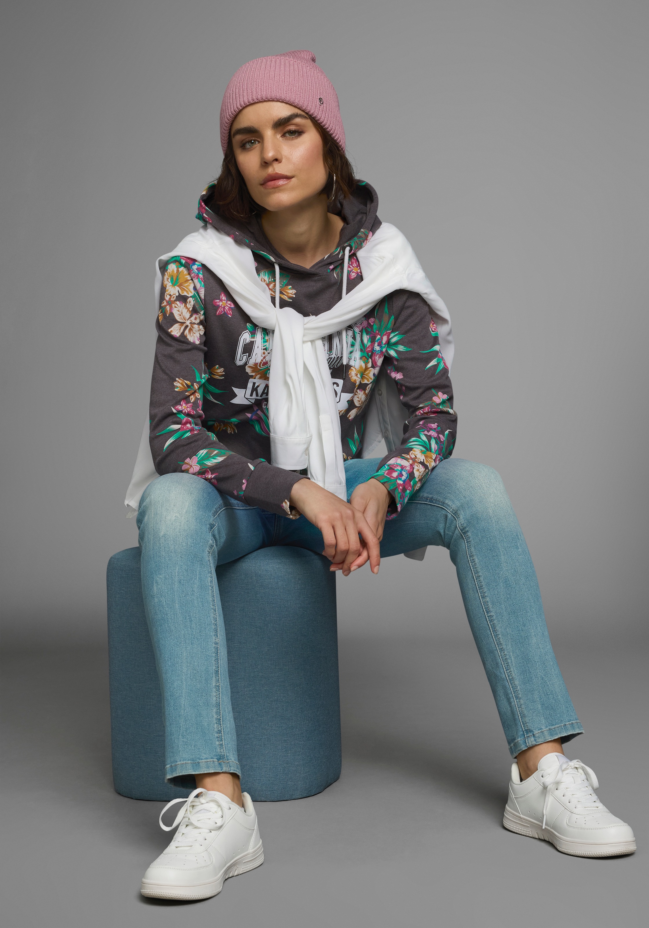 KangaROOS Kapuzensweatshirt, Langarm, figurumspielender Schnitt, aus Interlockmaterial