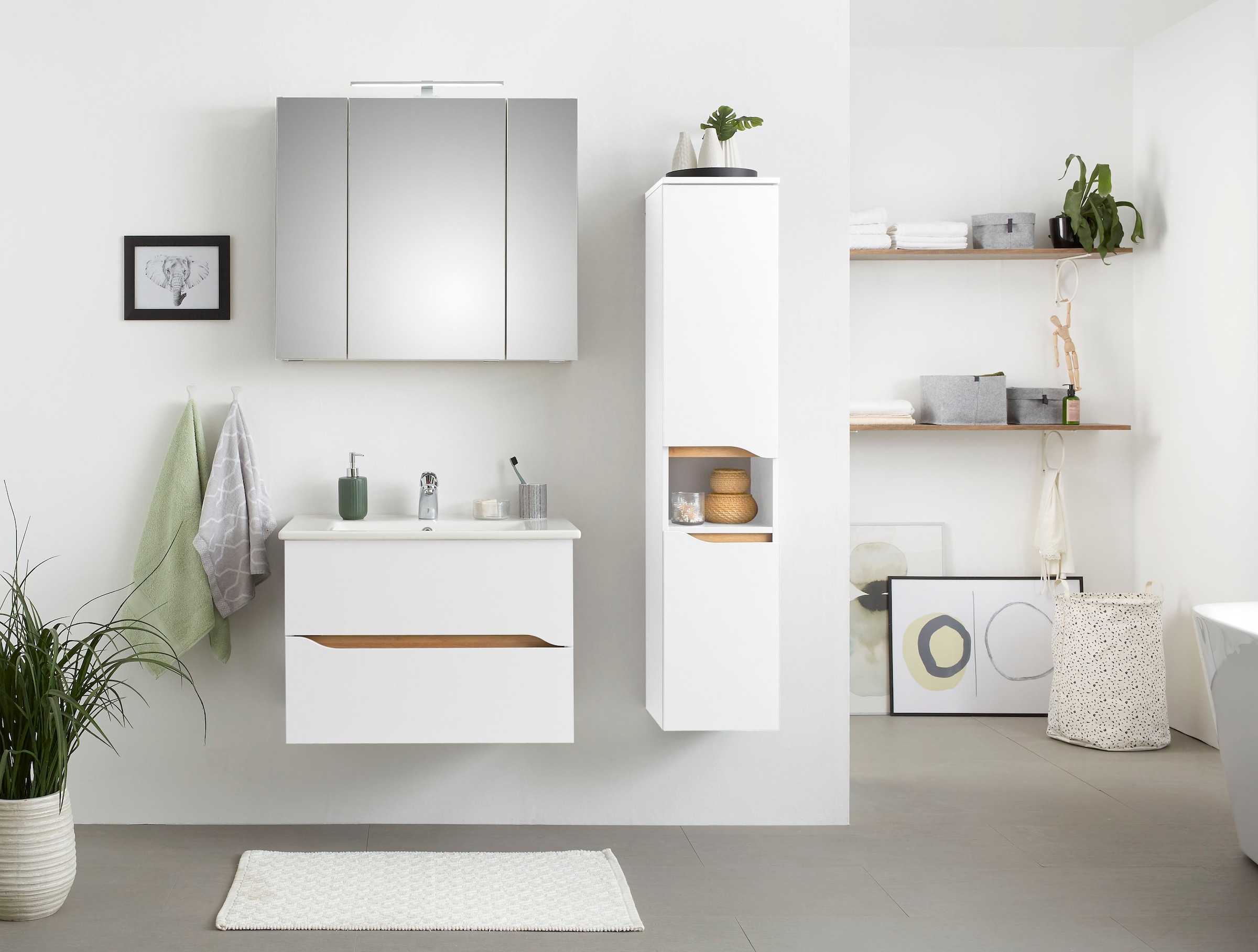 Saphir Spiegelschrank »Quickset 857 Badschrank, 3 Spiegeltüren, 6 Einlegeböden, 80 cm breit«, inkl. LED-Beleuchtung, Türdämpfer, Schalter-/Steckdosenkombination