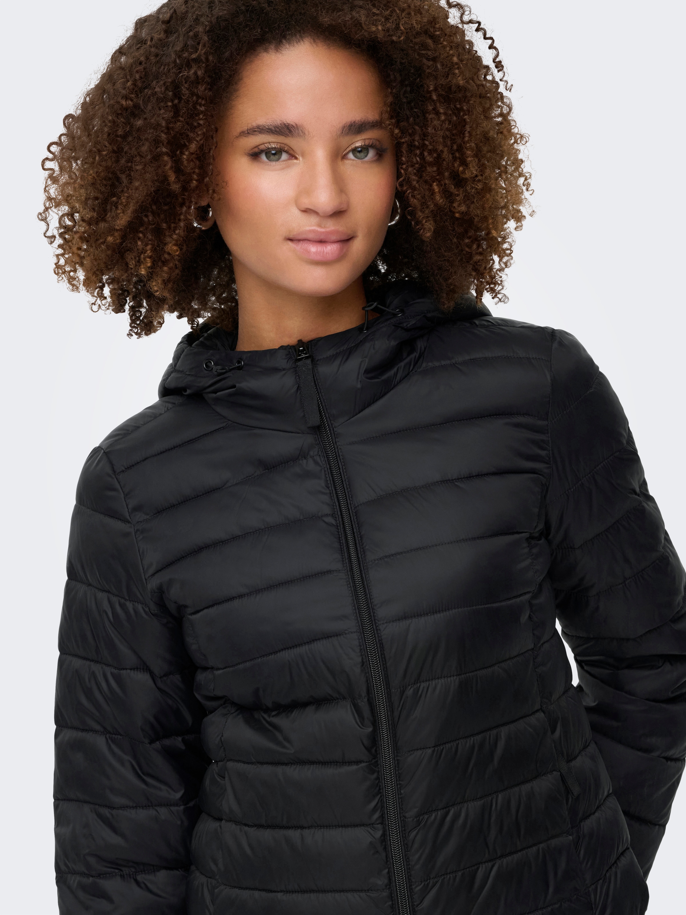 ONLY Steppjacke »ONLTAHIA LW QUILTED HOOD JKT OTW CC OTW«, mit Kapuze