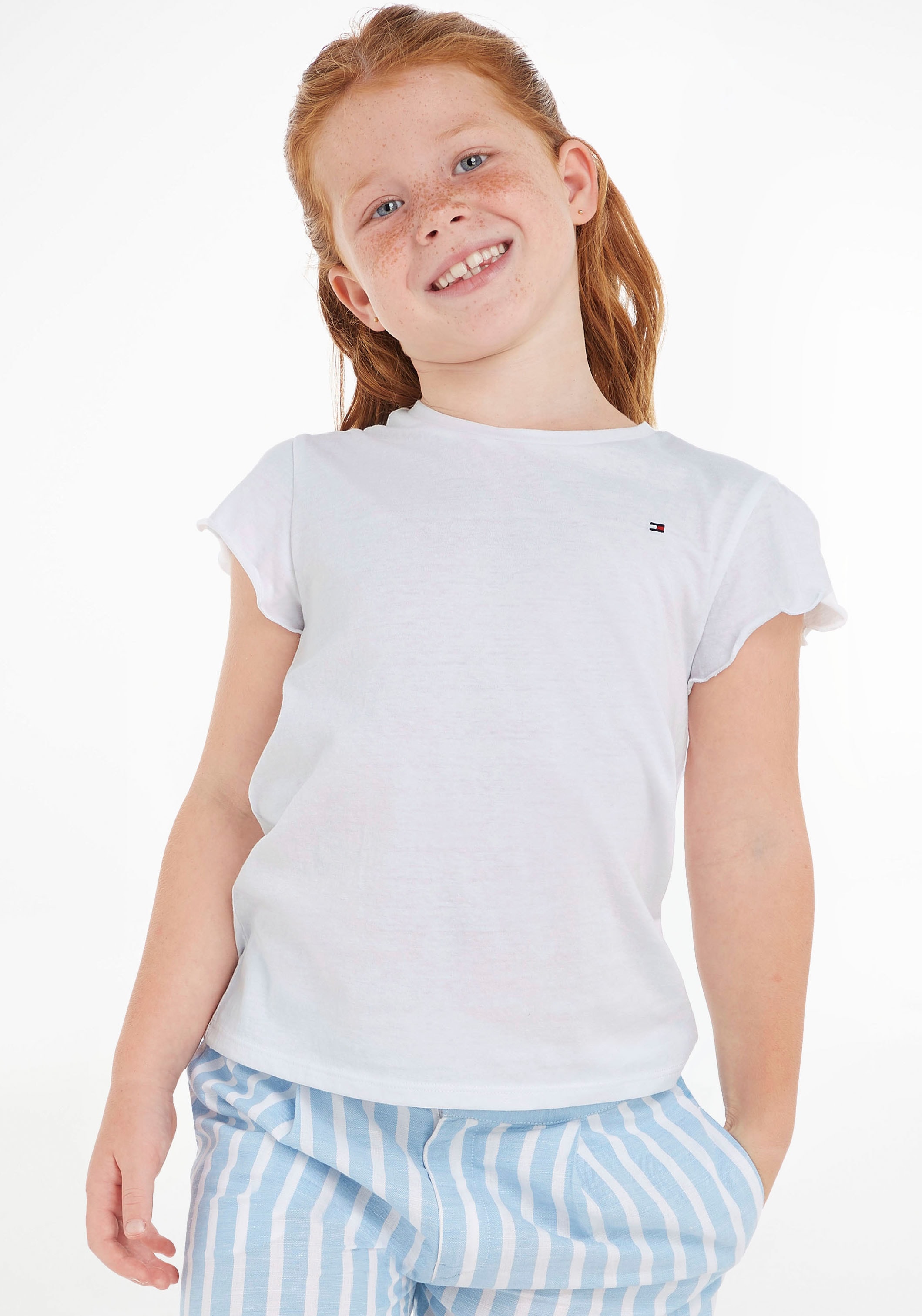 T-Shirt »ESSENTIAL RUFFLE SLEEVE TOP S/S«, mit Bogenkante, Logostickerei