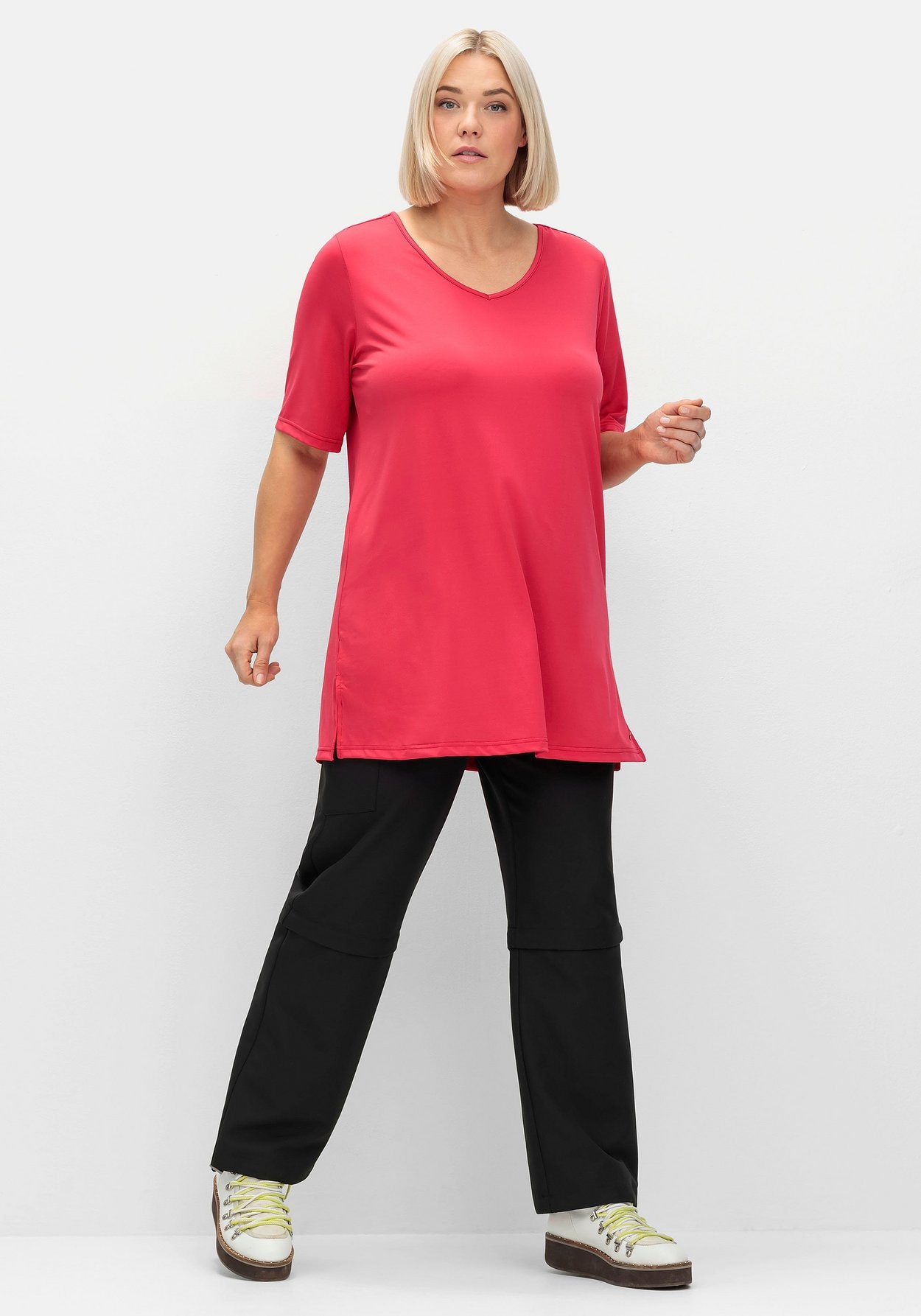 Sheego Funktionsshirt »Funktionsshirt aus Funktionsmaterial, mit Cut-out im Rücken«