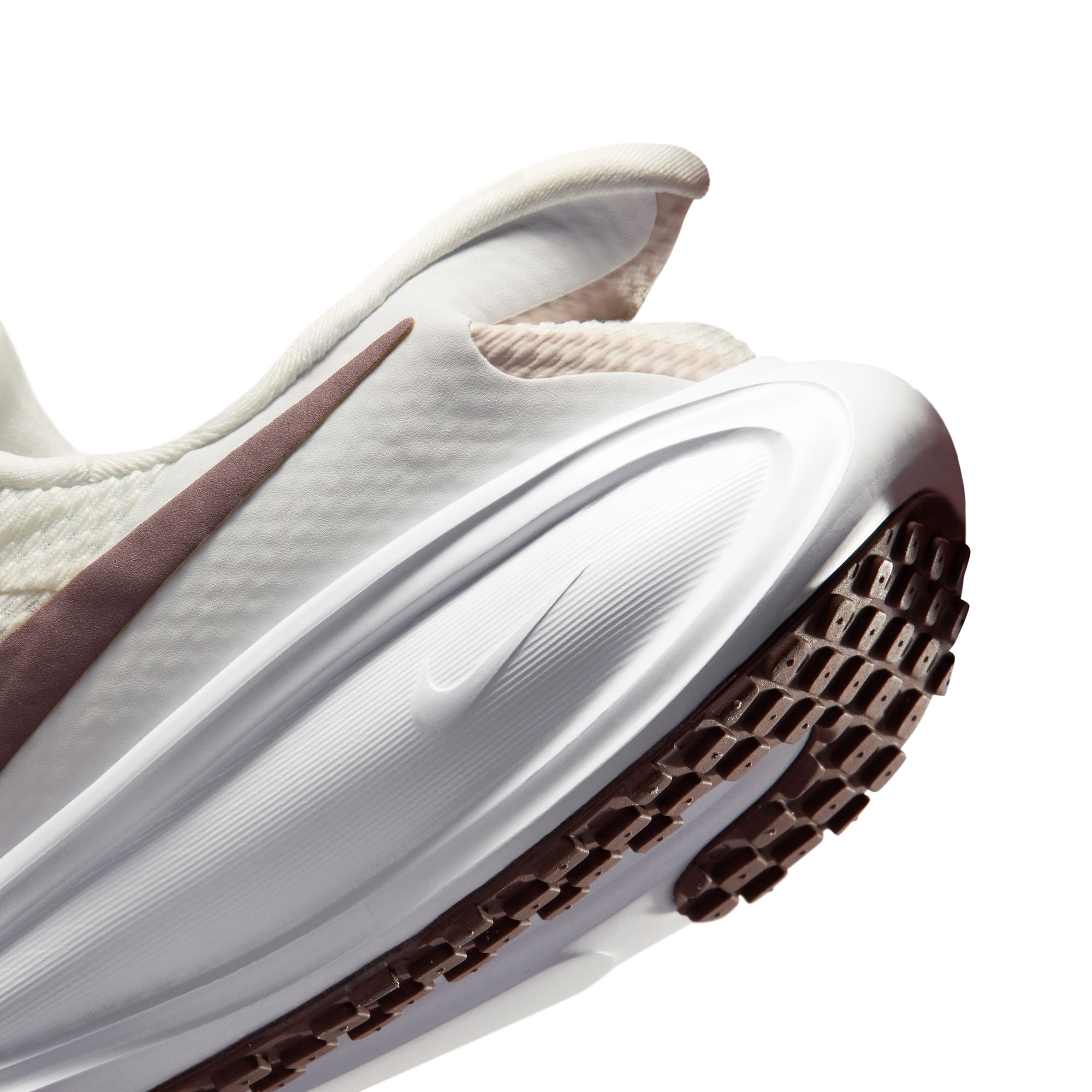 Nike Laufschuh »Nike Revolution 8 EasyOn«  leichtes An- und Ausziehen durch EasyOn-Technologie