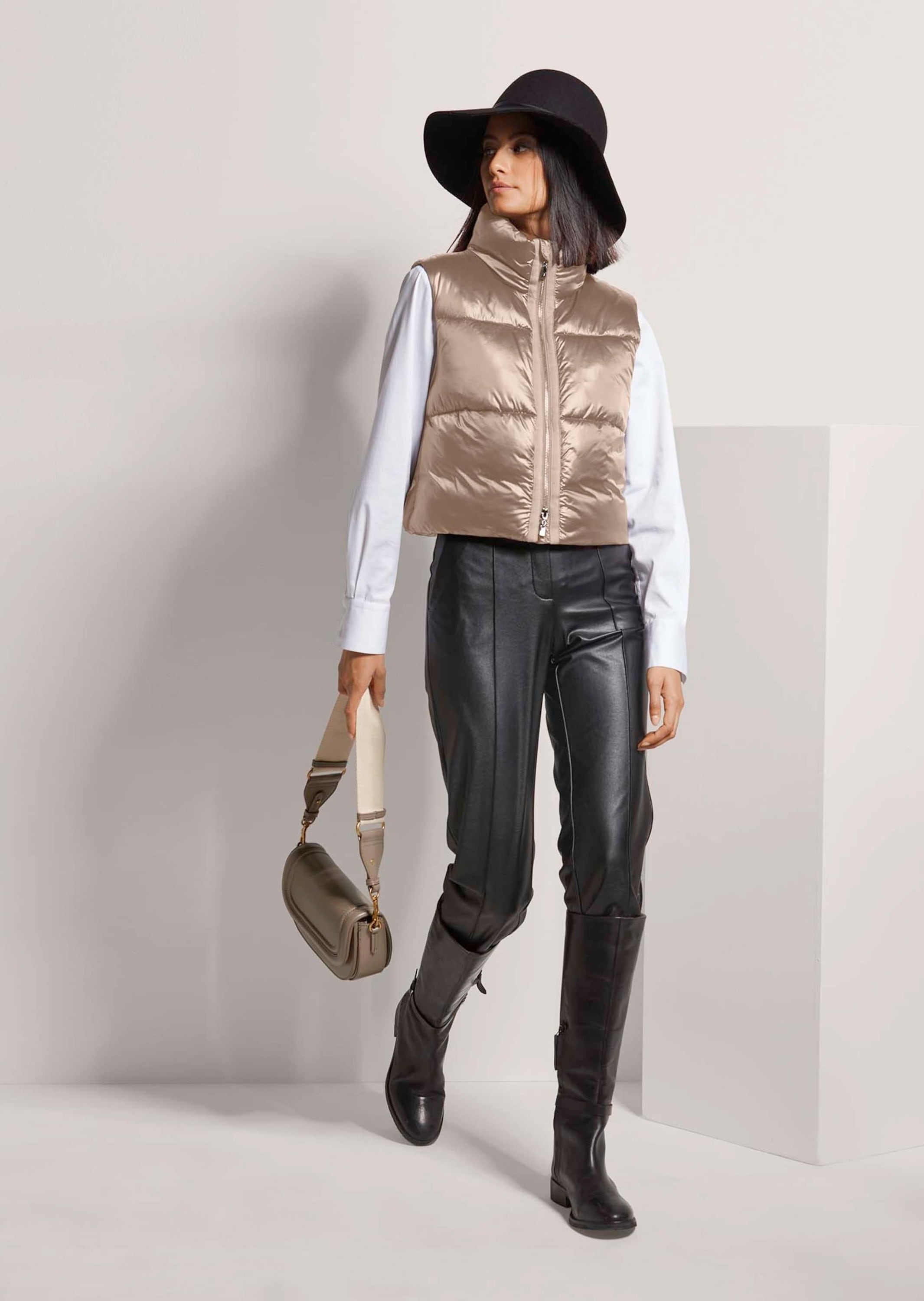 MADELEINE Kurzweste »Steppweste Sommerweste mit Glanz-Finish« Wattierte Steppweste in Kurzform