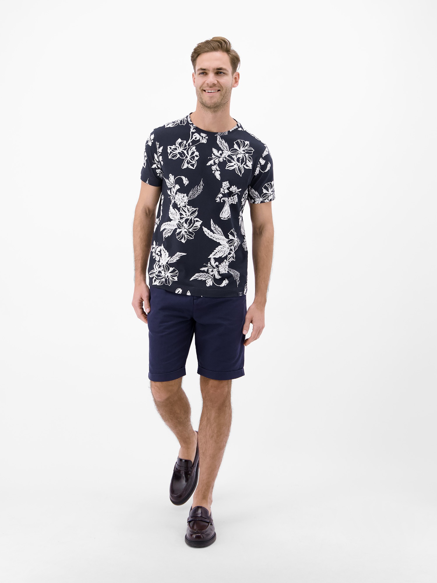 LERROS T-Shirt »T-Shirt mit O-Neck und floralem All-over-Print«