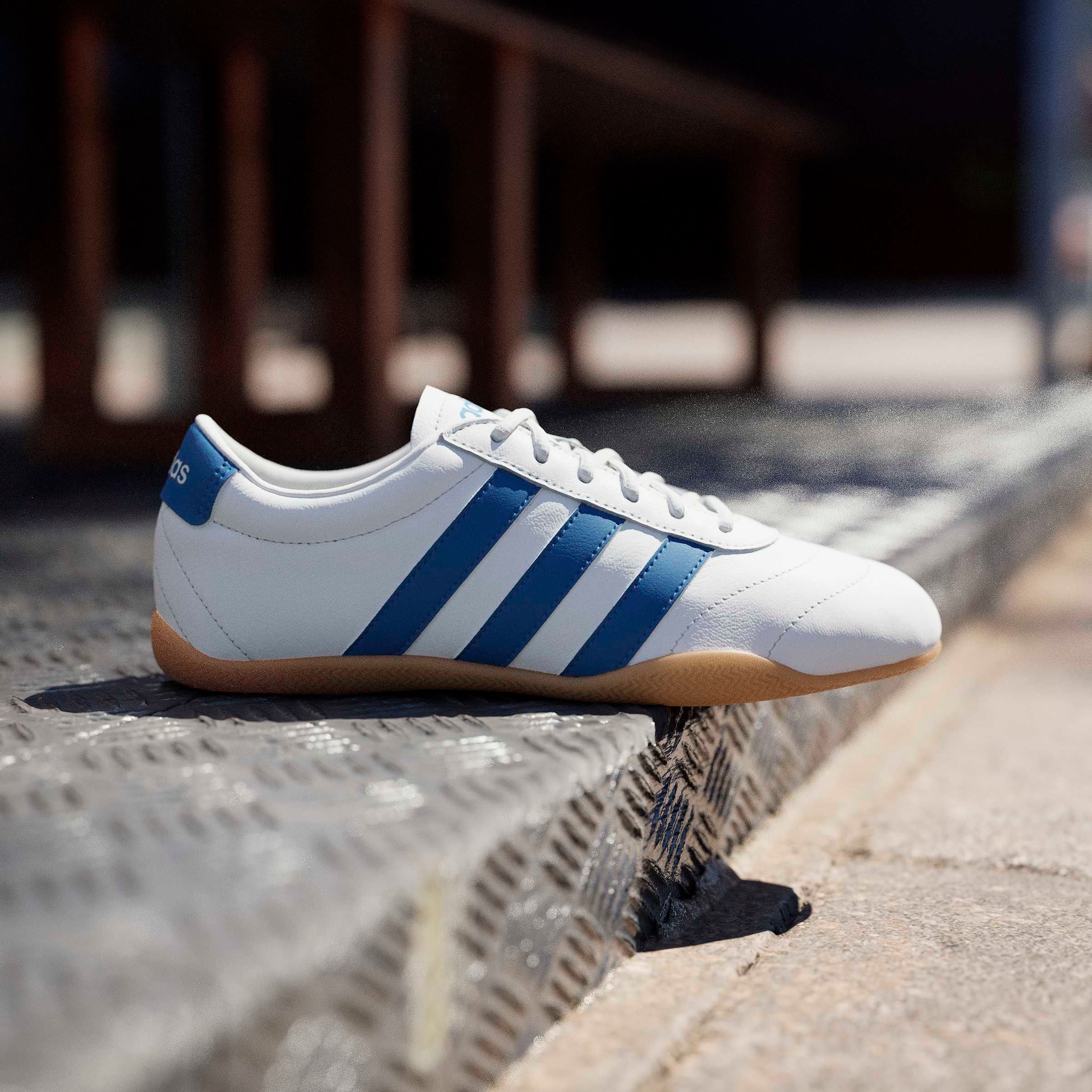 adidas Sportswear Sneaker »GRAND COURT LO«  Design auf den Spuren des adidas Superstar