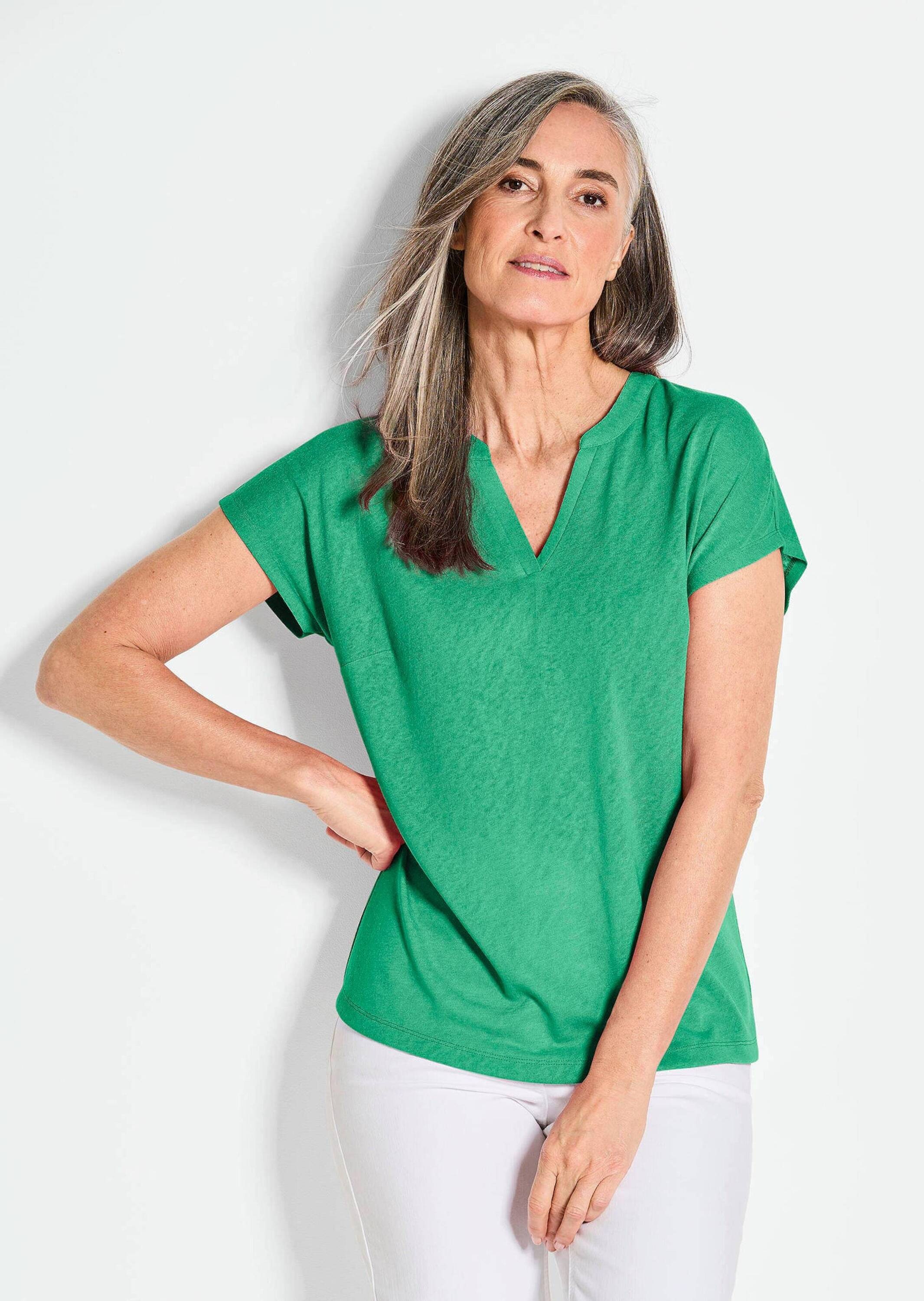 GOLDNER Kurzarmshirt »Kurzgröße Luftiges Basicshirt mit V-Ausschnitt«