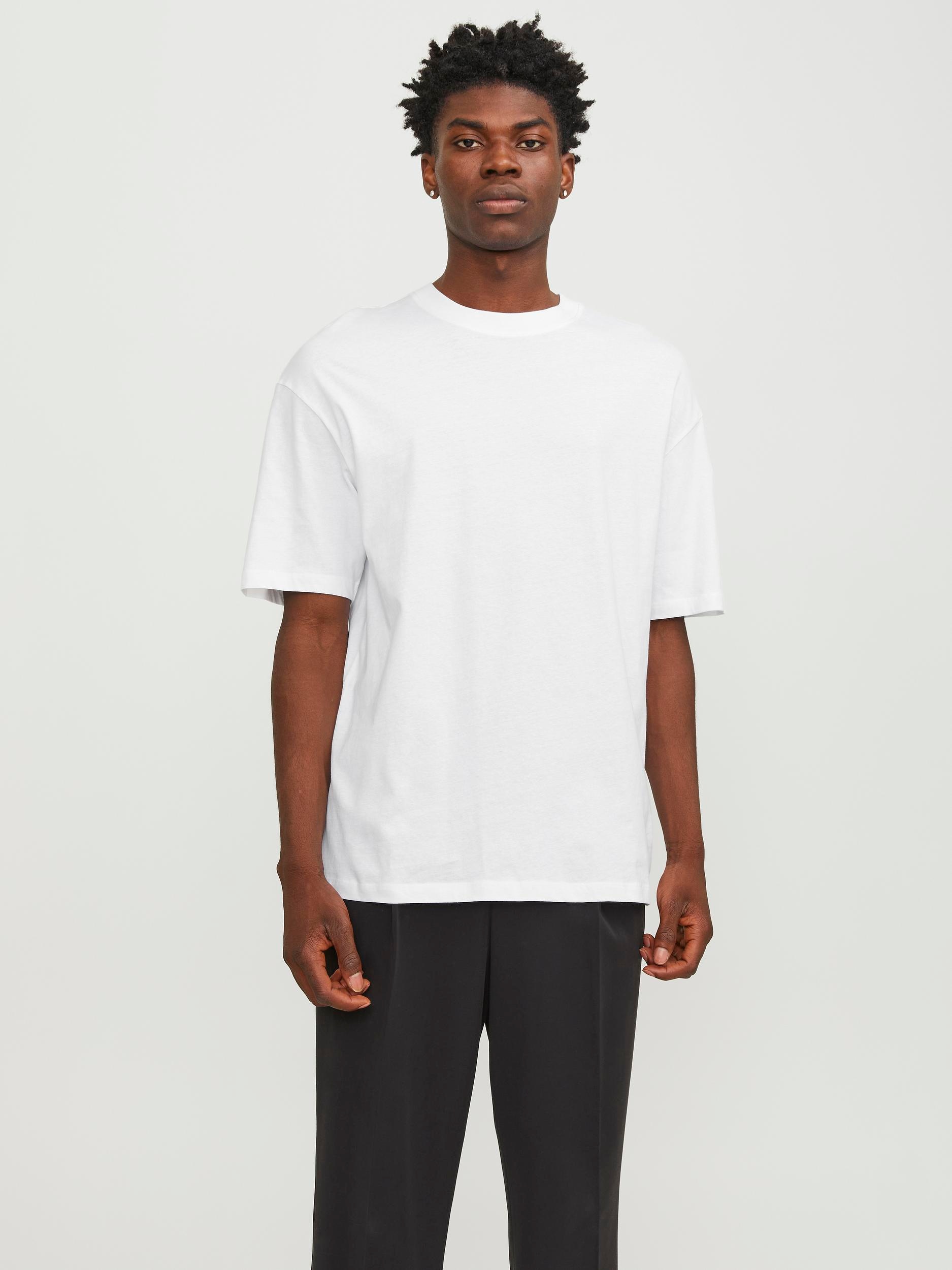 Jack & Jones Herren Oversize-Shirt »JJEBRADLEY Oversize T-Shirt mit klassischem Rundhalsausschnitt« mit gekämmten Jersey in weiß, Größe XS