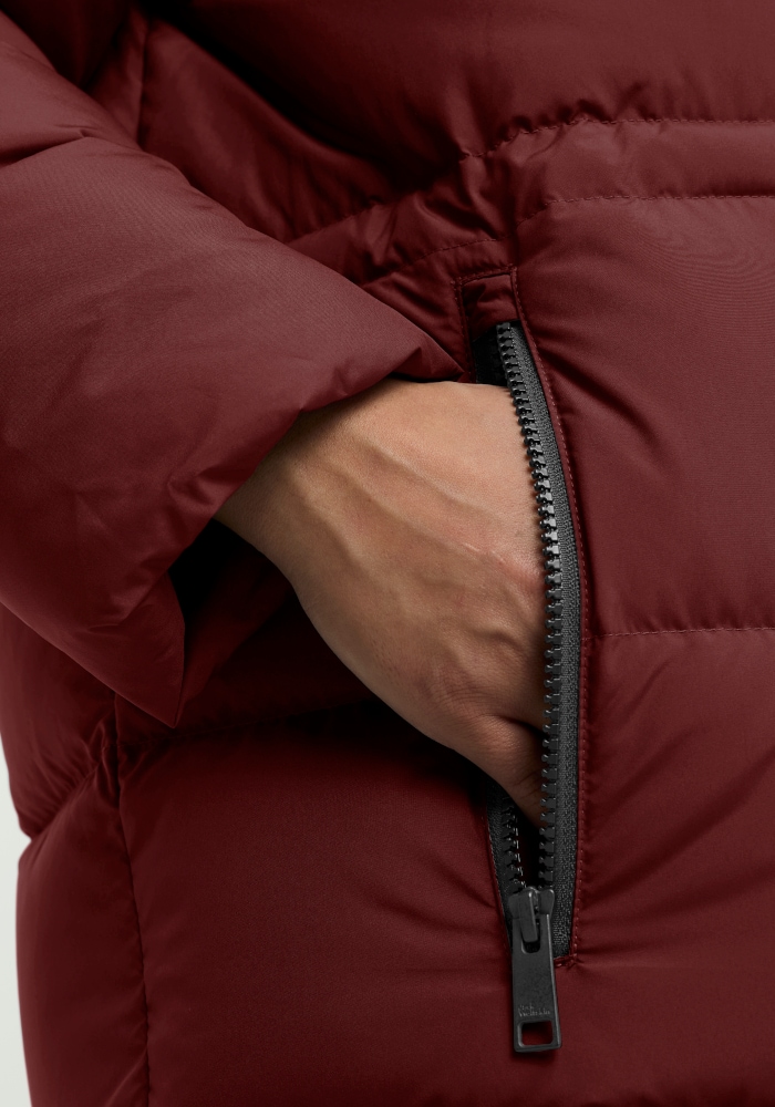 Jack Wolfskin Daunenmantel »FROZEN PALACE LONG JKT W RDS« mit Kapuze, wärmeisolierende Füllung, winddicht