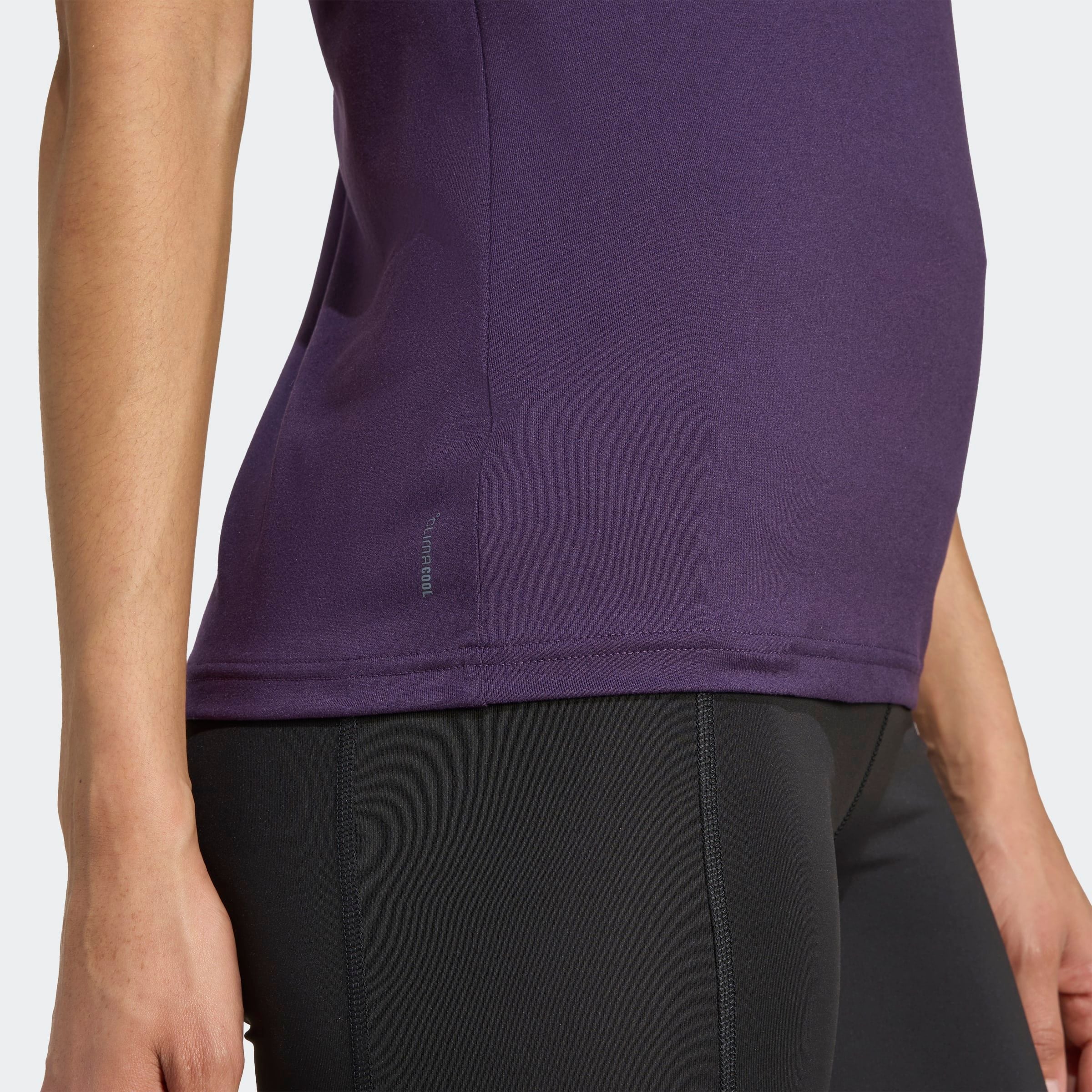 adidas Performance T-Shirt »AEROREADY TRAIN ESSENTIALS MINIMAL BRANDING V-NECK«, Trainingsshirt, feuchtigkeitsabsorbierend mit V Ausschnitt