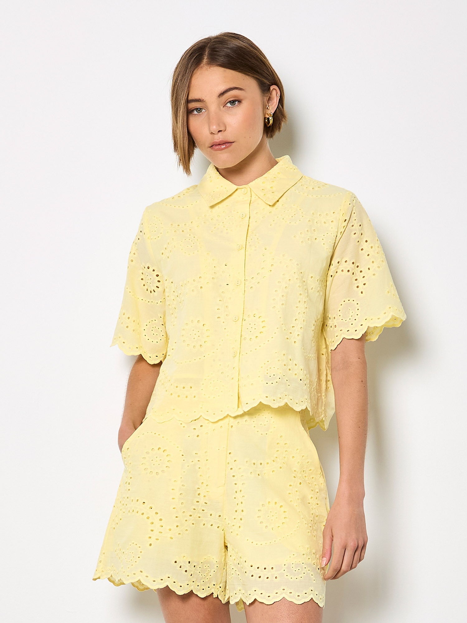 Apricot Klassische Bluse »Bluse« mit Wellenkante und Broderie-Verzierung