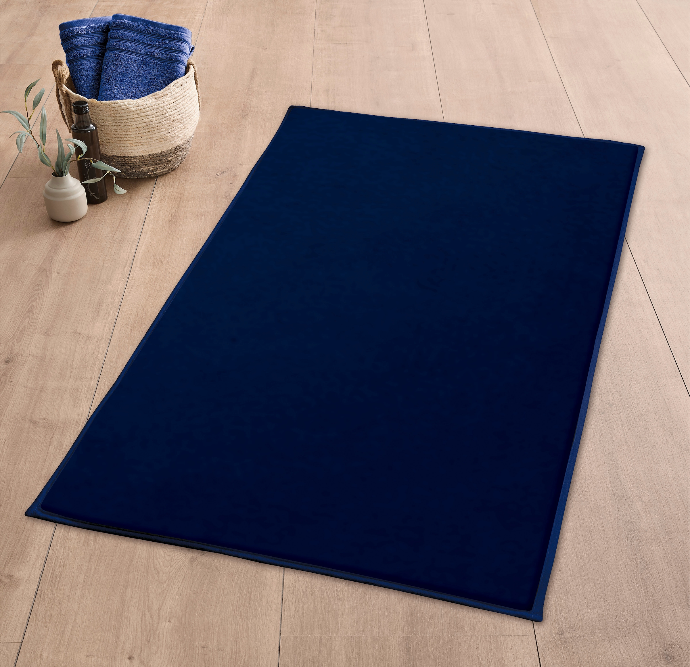 Kleine Wolke Badematte »»Velvet«« Höhe 5 mm rutschhemmend beschichtet fußbodenheizungsgeeignet Badteppich, Uni Farben, Samt-Optik, leichter Schimmer