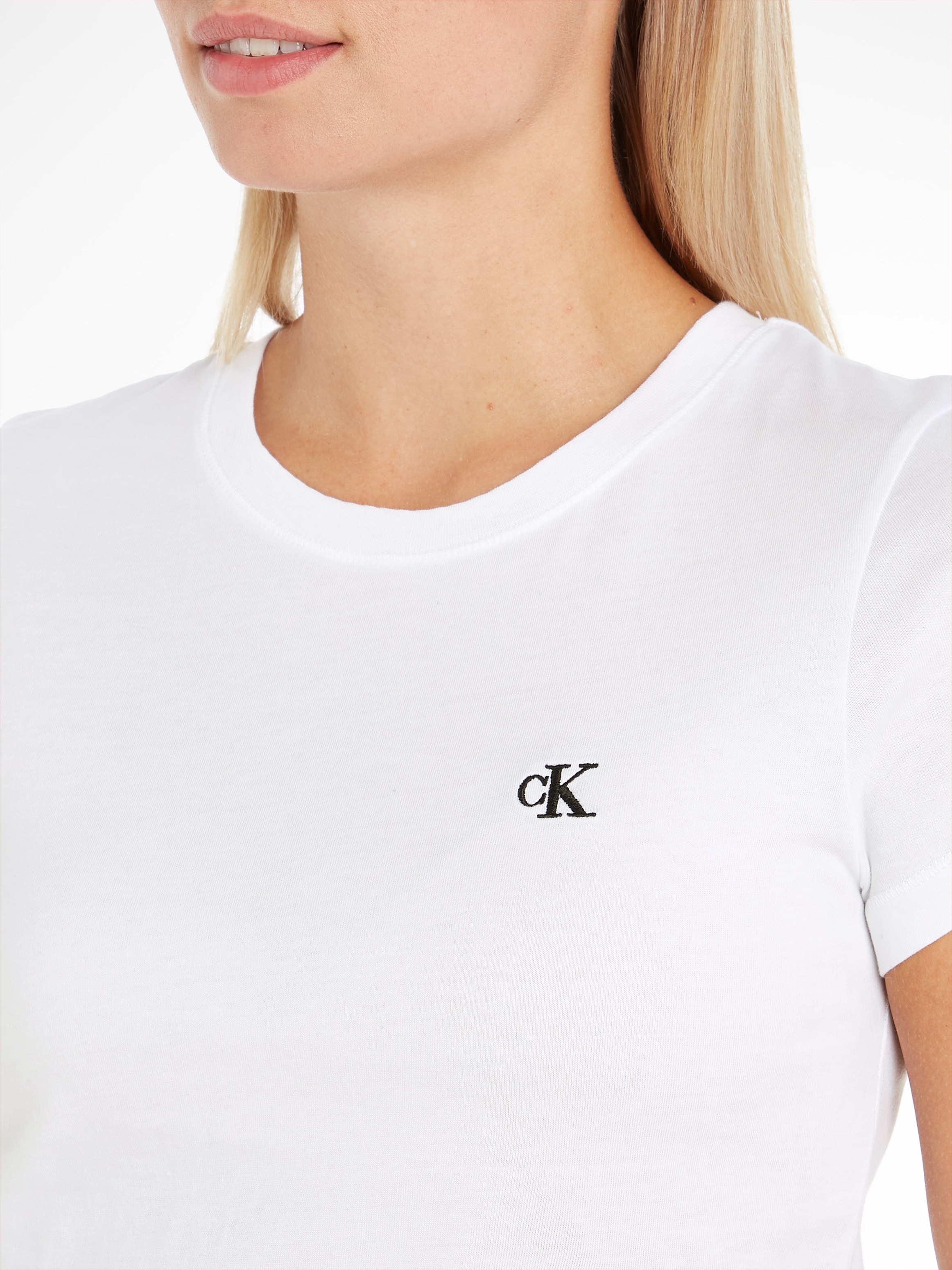 Klein T-Shirt Calvin OTTO Logo mit »CK online der Brust TEE«, bestellen SLIM CK Jeans bei gesticktem EMBROIDERY auf