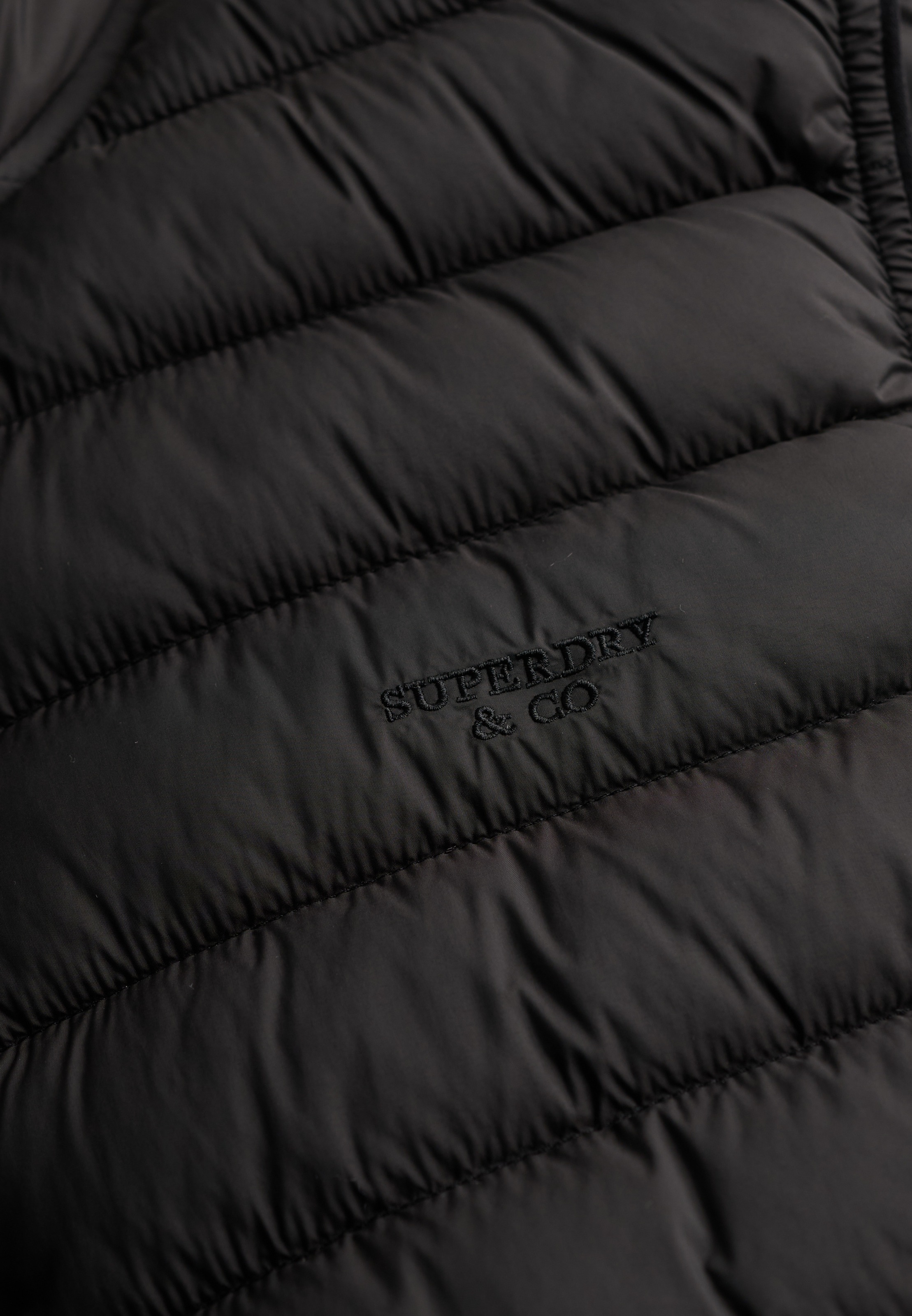 Superdry Steppweste »FUJI LITE PADDED GILET« Kunstfaser, slim fit