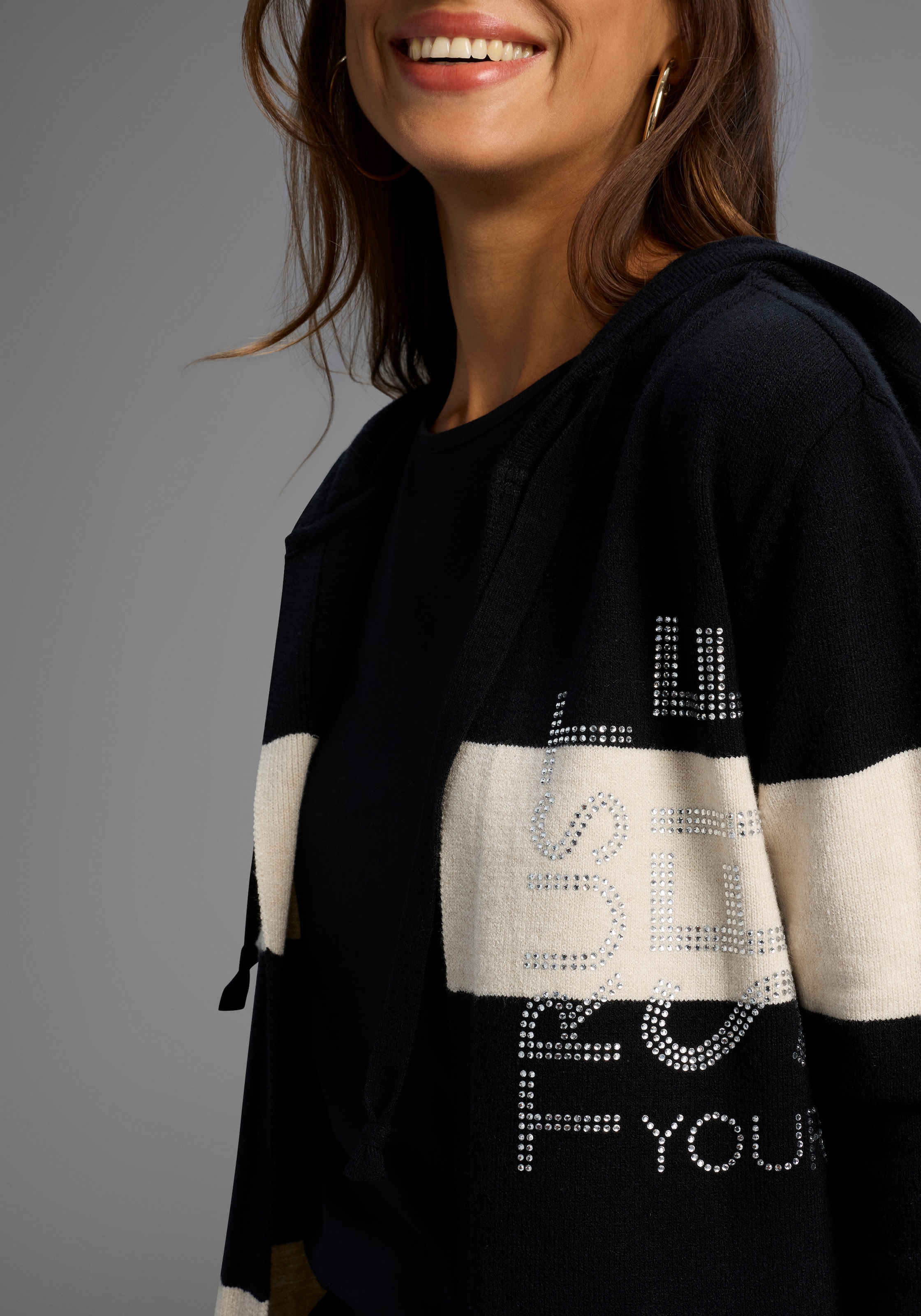 Laura Scott Kapuzenstrickjacke Winterstrick mit Streifen und Glitzerdetails - NEUE KOLLEKTION