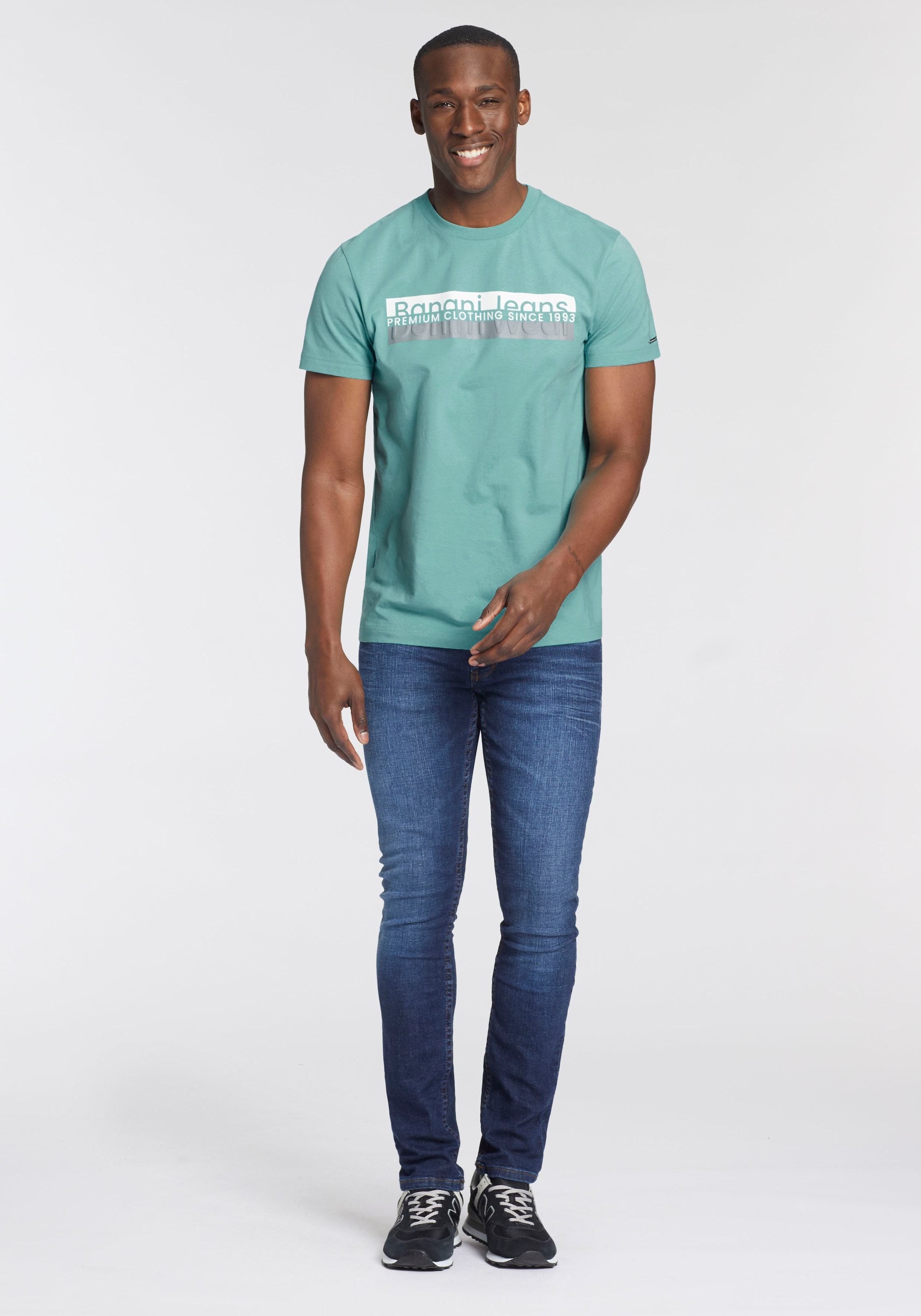 Bruno Banani T-Shirt, mit modischem Frontprint