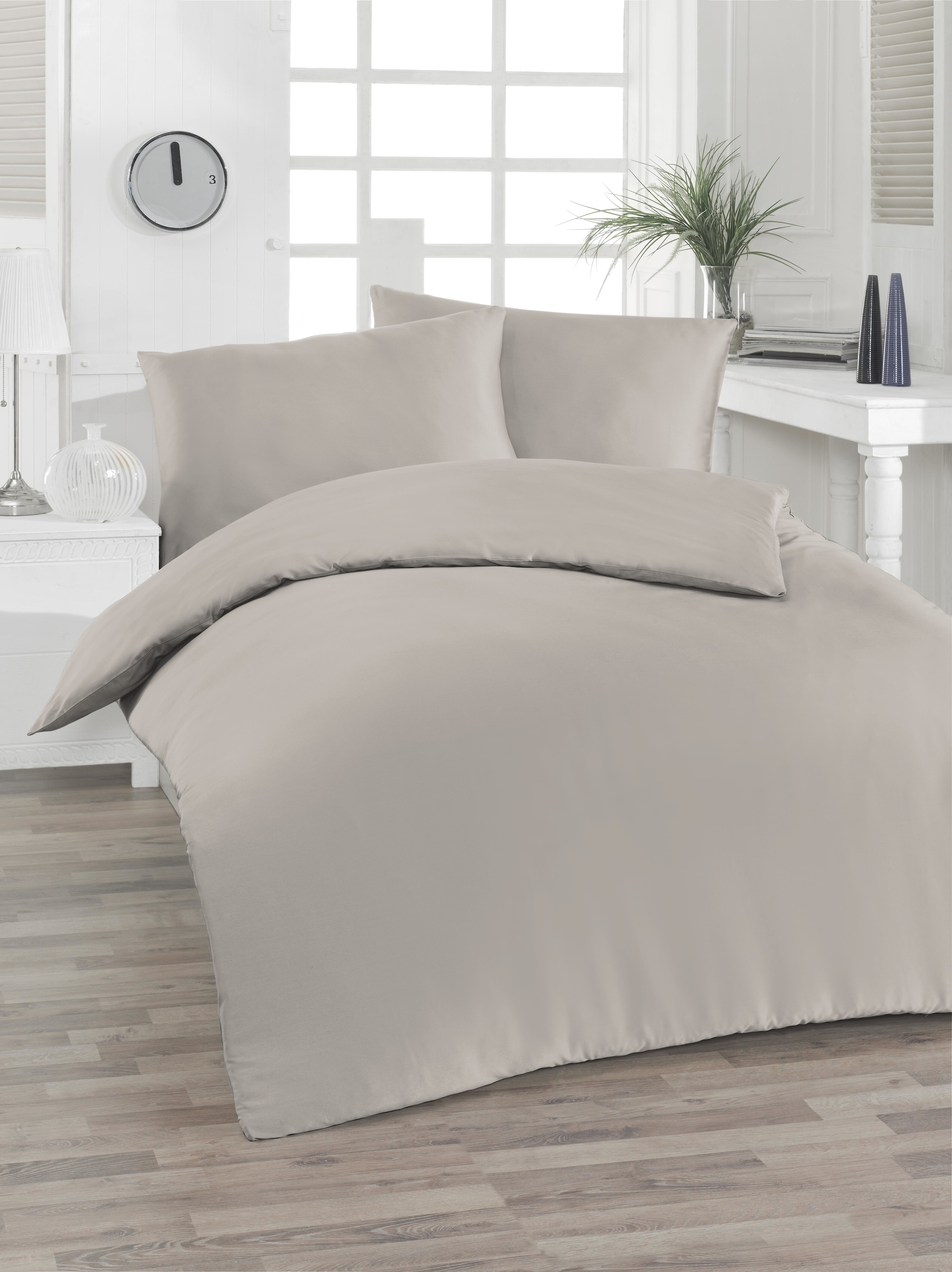 Florella Bettwäsche »Uni, Decade-Edel-Satin aus 100 % Baumwolle«, mit aufwendig gearbeiteter Biese am Kissen