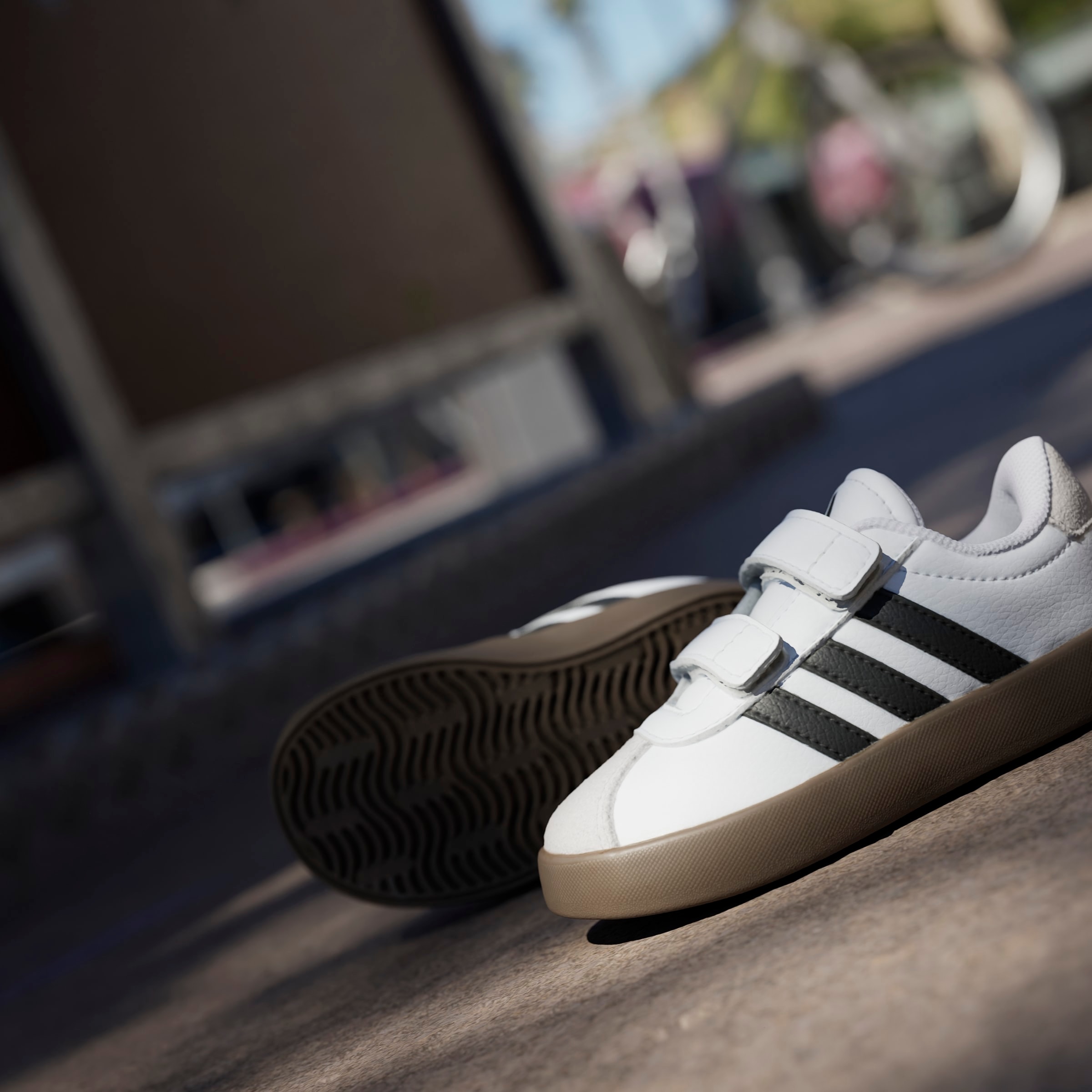 adidas Sportswear Klettschuh »VL COURT 3.0 KIDS«  inspiriert vom Design des adidas samba, für Kinder