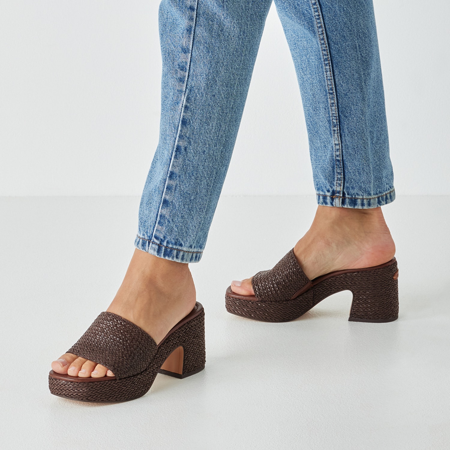 Tamaris Pantolette  Blockabsatz, Plateau, Sommerschuh in trendiger Flechtoptik