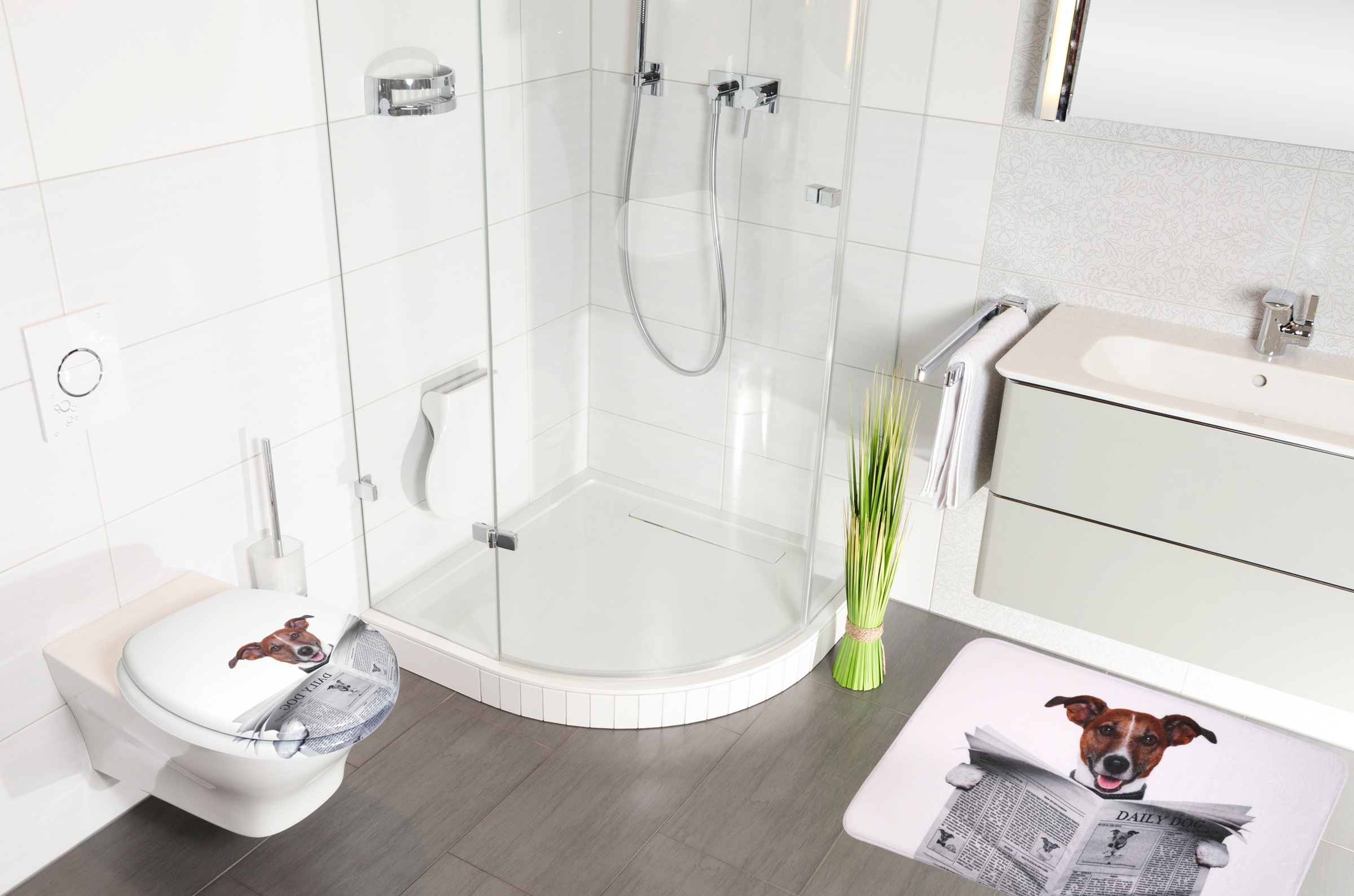 Sanilo Badaccessoire-Set »Newspaper«, (Komplett-Set, 3 tlg.), bestehend aus WC-Sitz, Badteppich und Waschbeckenstöpsel
