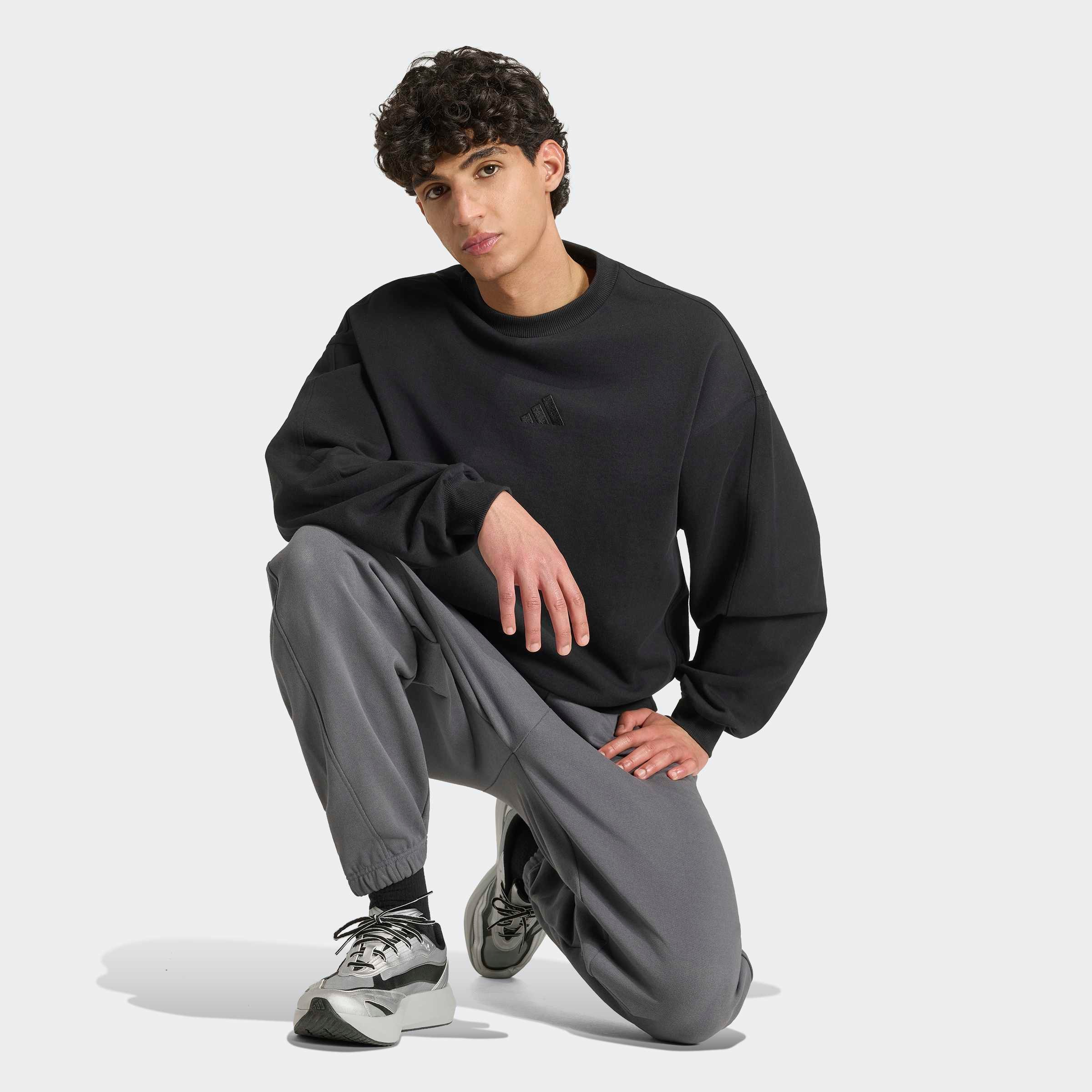 adidas Sportswear »ADIDAS KIT, BÜNDCHEN, REGULÄR GESCHNITTEN, KLEINES LOGO«  Schwere Premium-Qualität, robuste Stoffstruktur