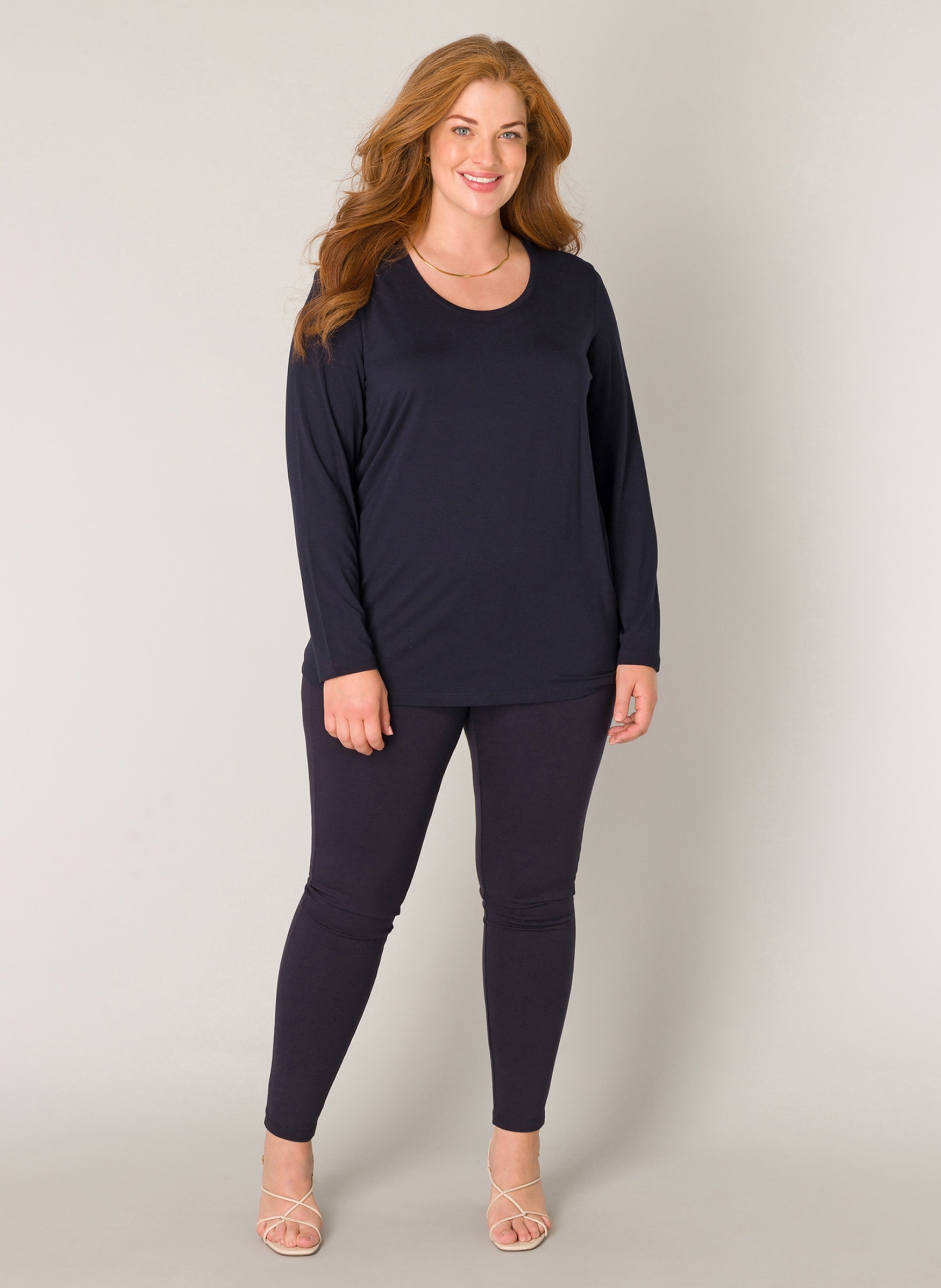Base Level Curvy Langarmshirt mit Rundhalsausschnitt