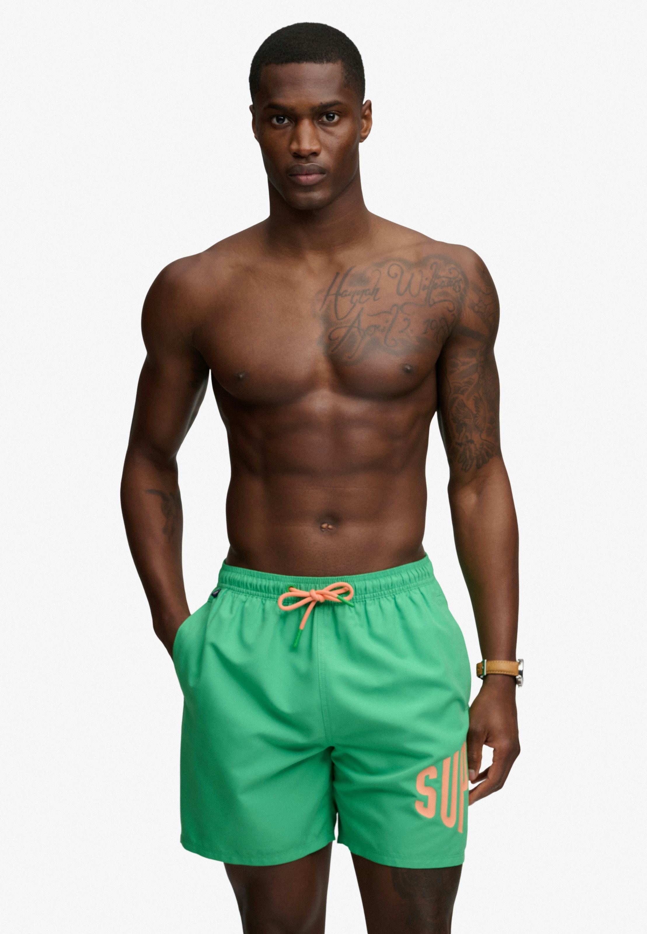 Superdry Badeshorts »PRINTED LOGO 16 SWIM SHORT« modische Passform, unifarbenes Design, aus Polyester, pflegeleicht