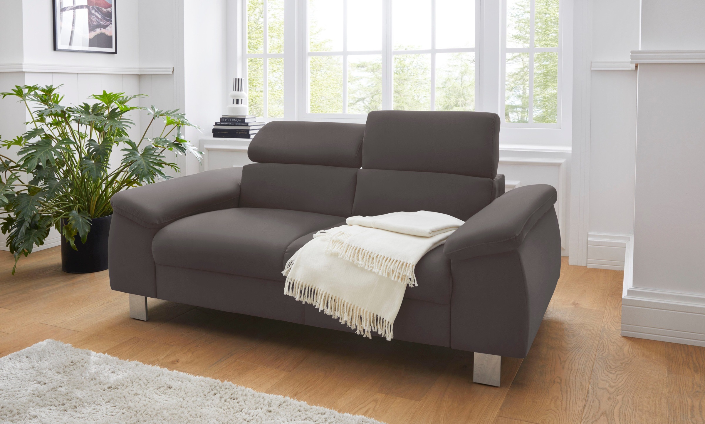 COTTA Polstergarnitur »Komaris«, (Set), Set bestehend aus: 2-Sitzer mit Kopfteilverstellung & Hocker