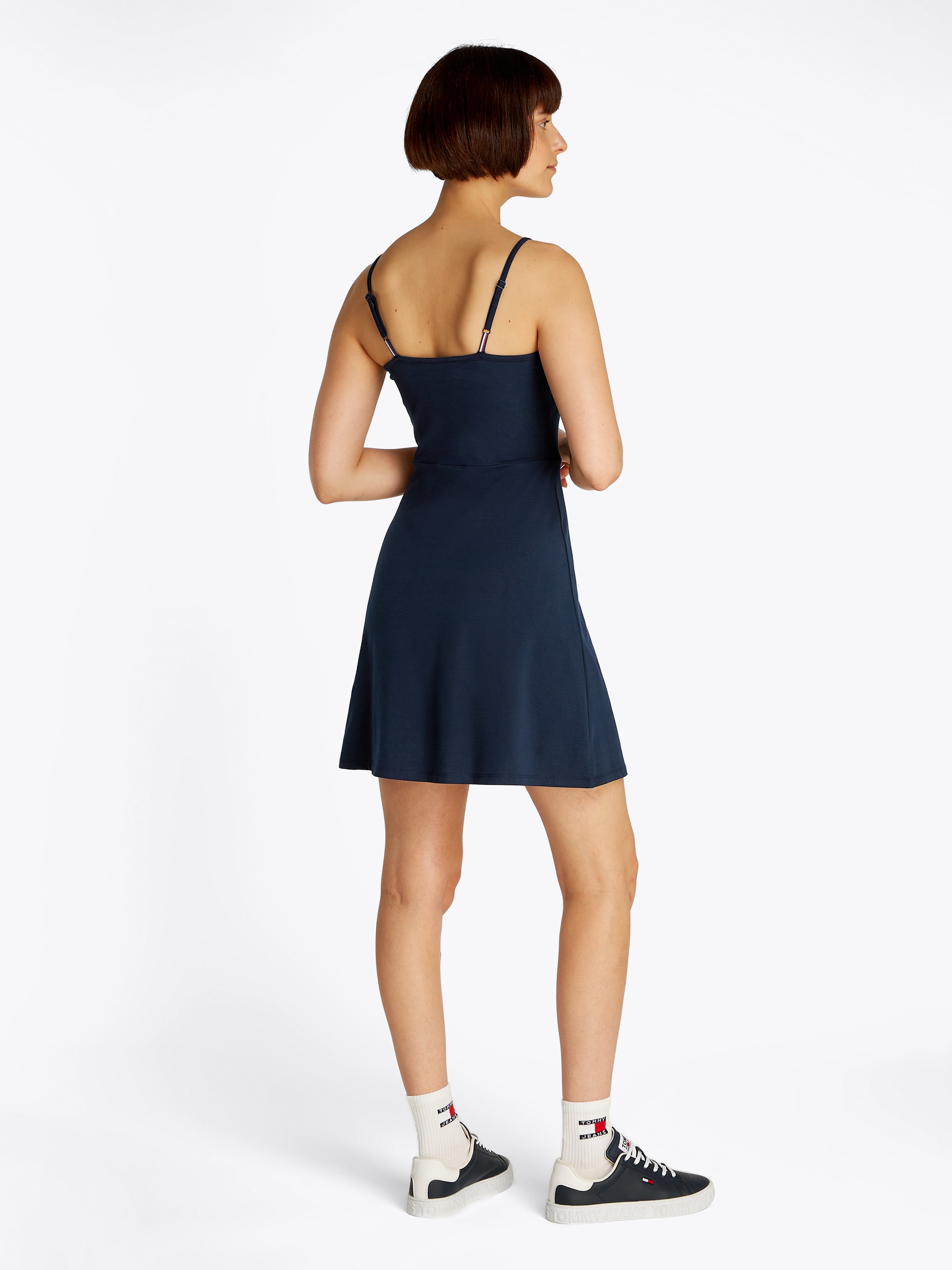 Tommy Jeans Skaterkleid »TJW ESSENTIAL STRAP FLARE DRESS«, mit Logostickerei