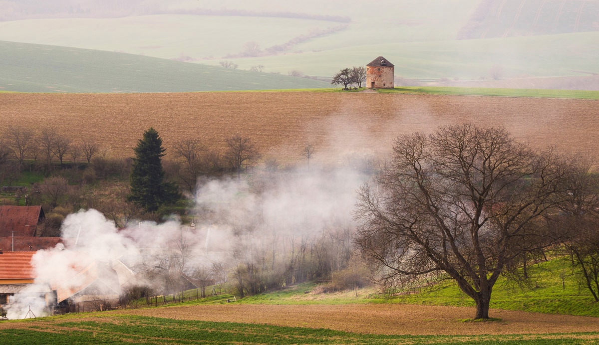 Papermoon Fototapete »Feld mit Rauch«