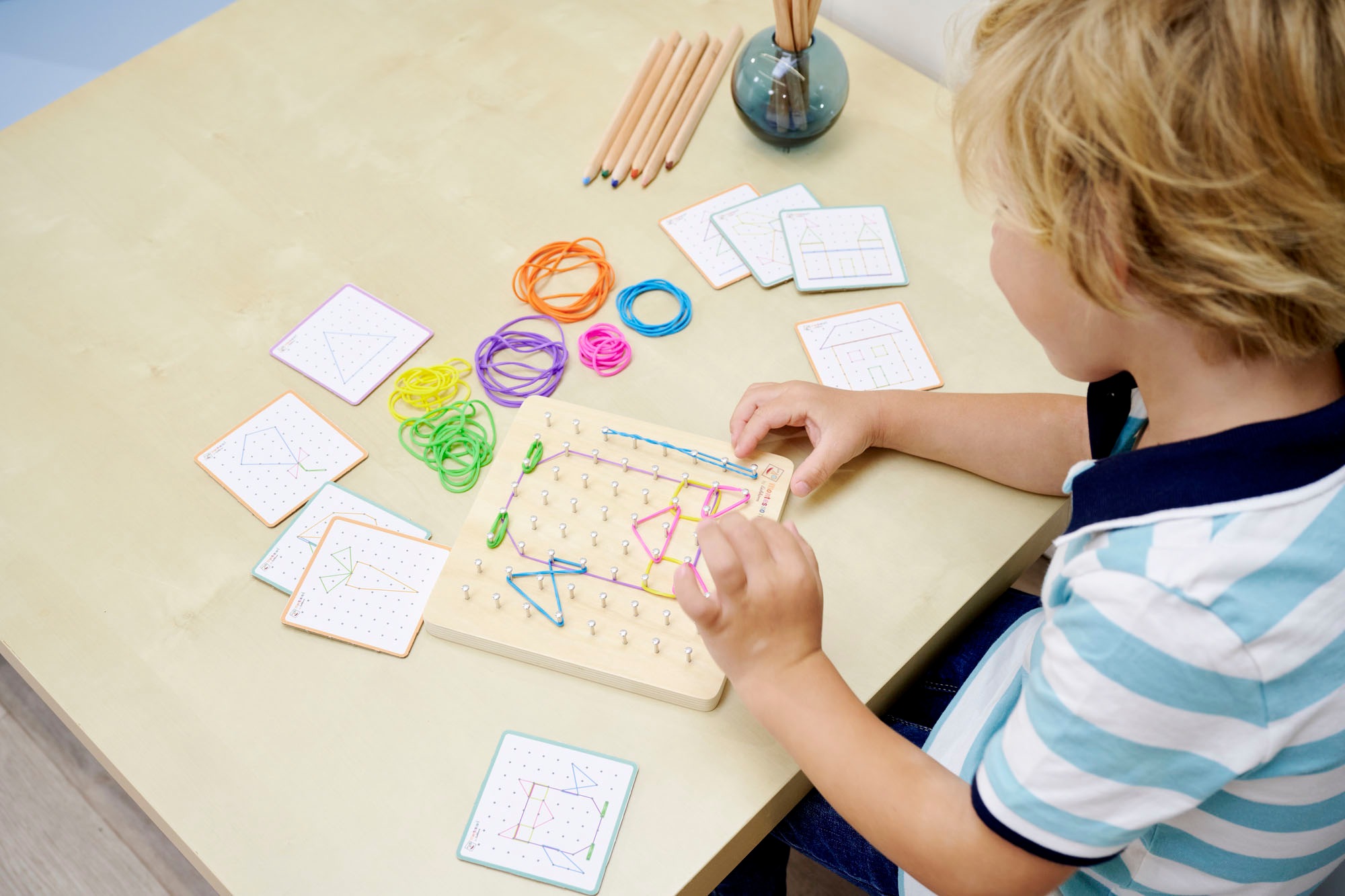 Eichhorn Lernspielzeug »Montessori Geometriebrett«, FSC®- schützt Wald - weltweit