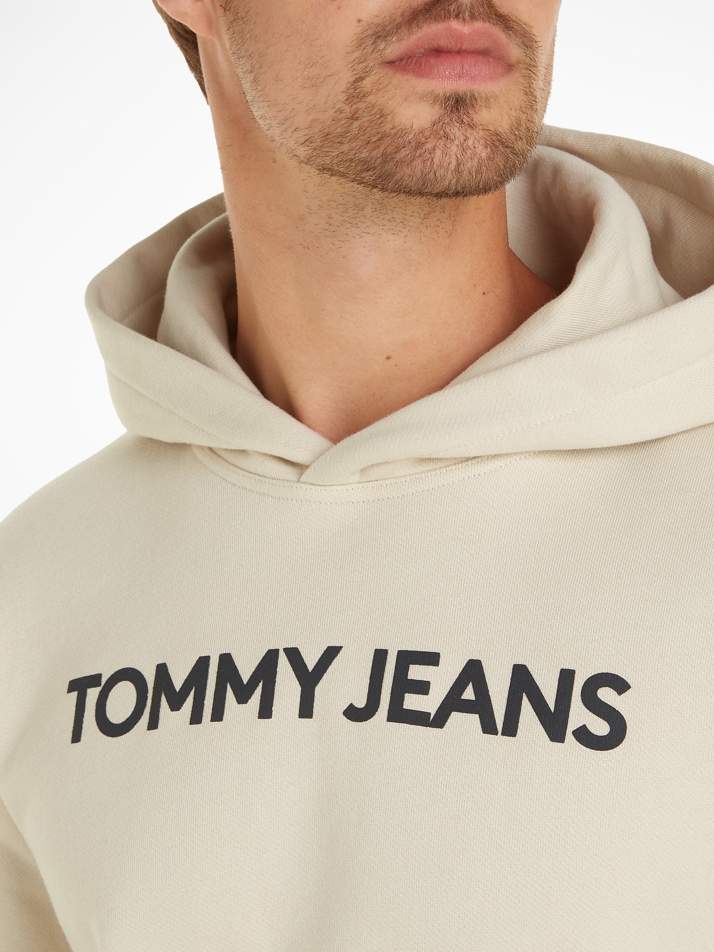 Tommy Jeans Kapuzensweatshirt »TJM REG BOLD CLASSICS HOODIE EXT«, mit Logodruck auf der Brust