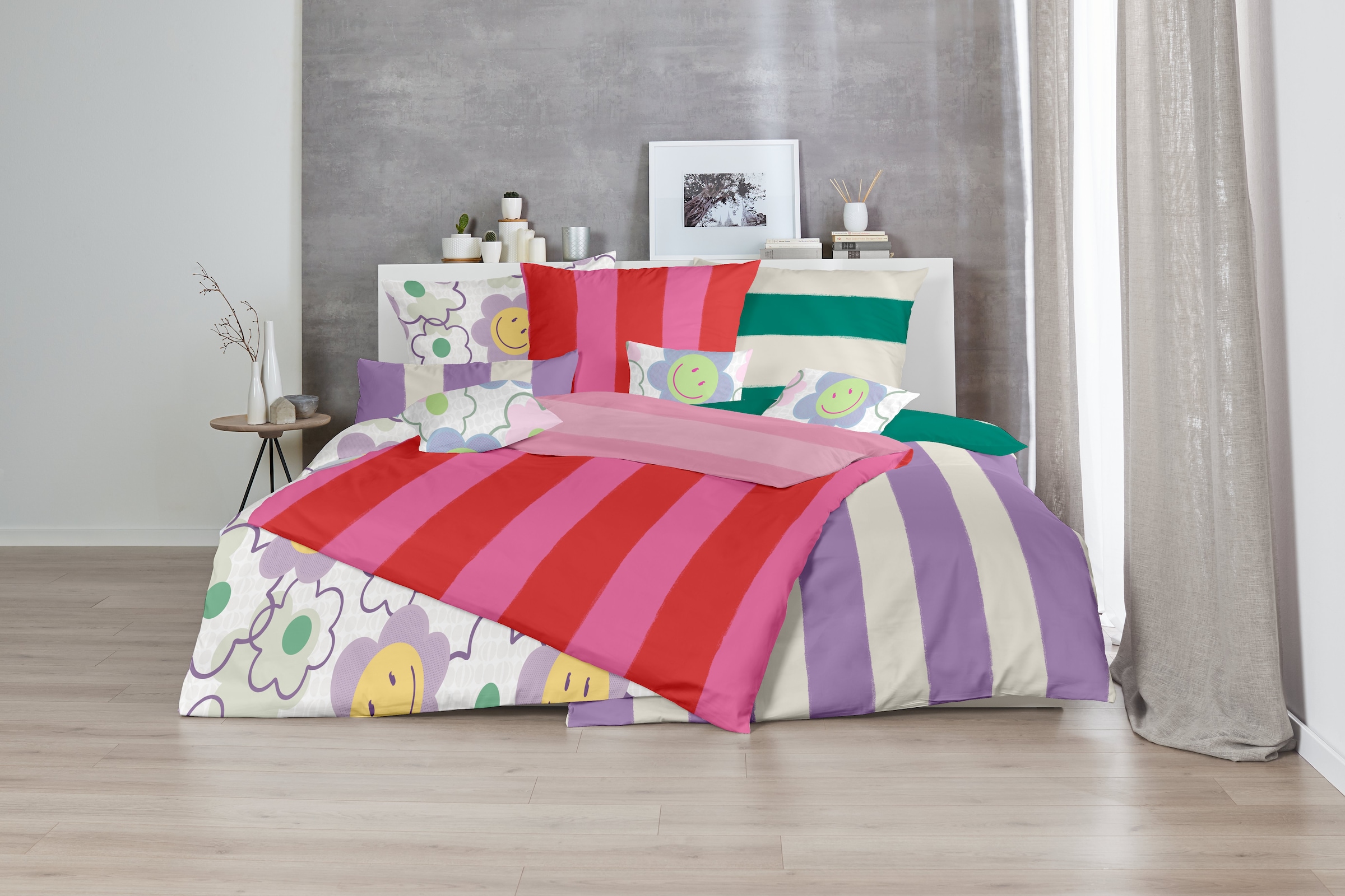 Primera Bettwäsche »Renforce-Bettwäsche Smile for me«, mit Smiley Blüten in bunten Farben