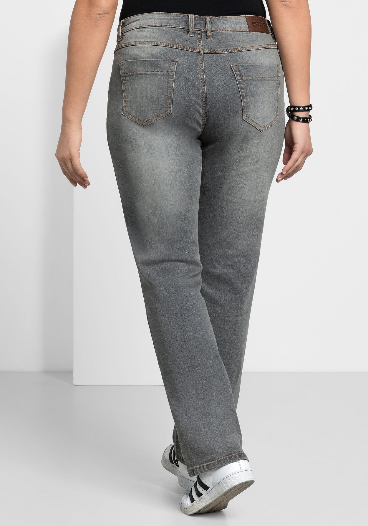Sheego Stretch-Jeans »Jeans »Die Gerade« mit Used-Effekten«