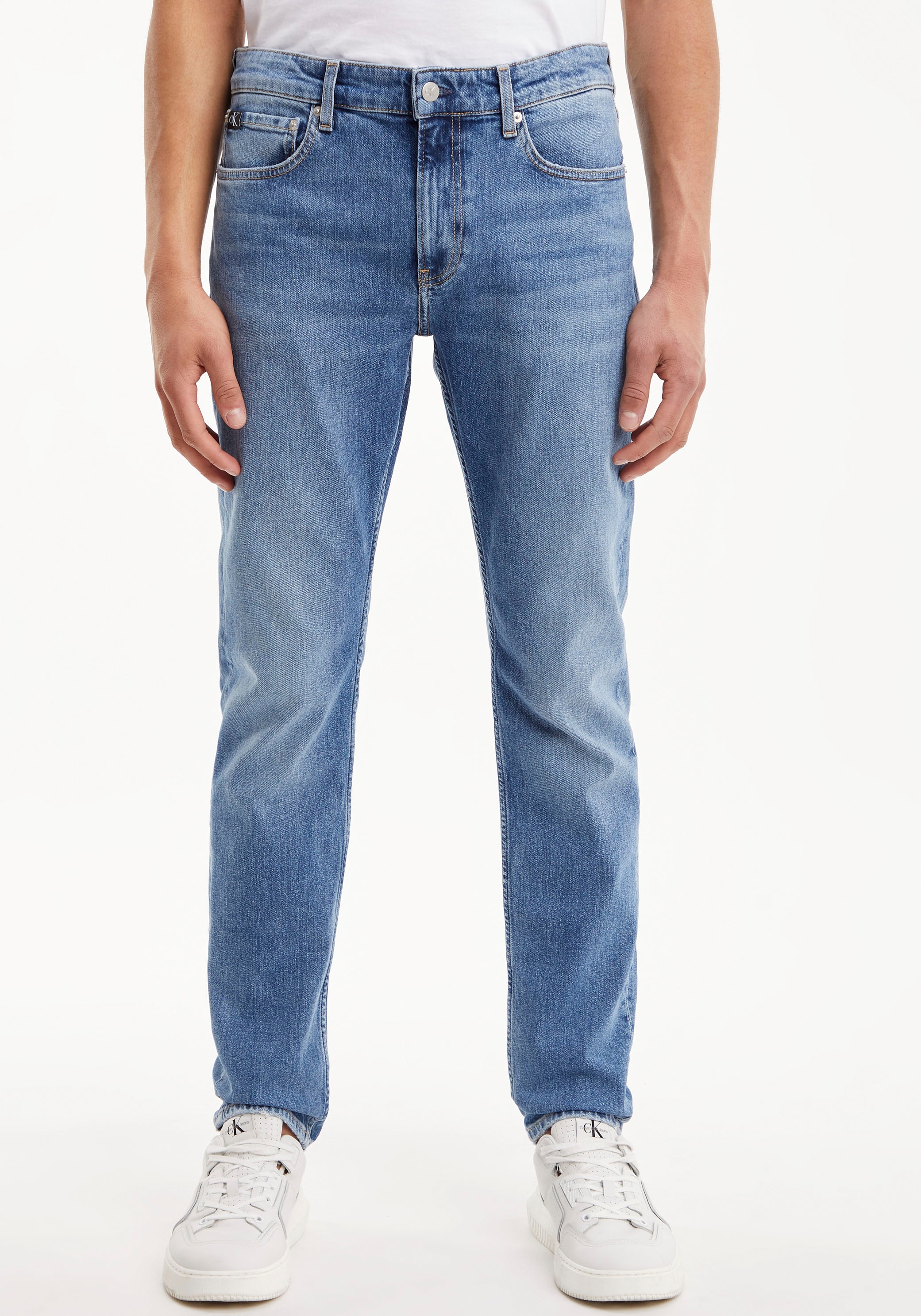 Tapered-fit-Jeans »SLIM TAPER«, mit Calvin Klein Leder-Badge