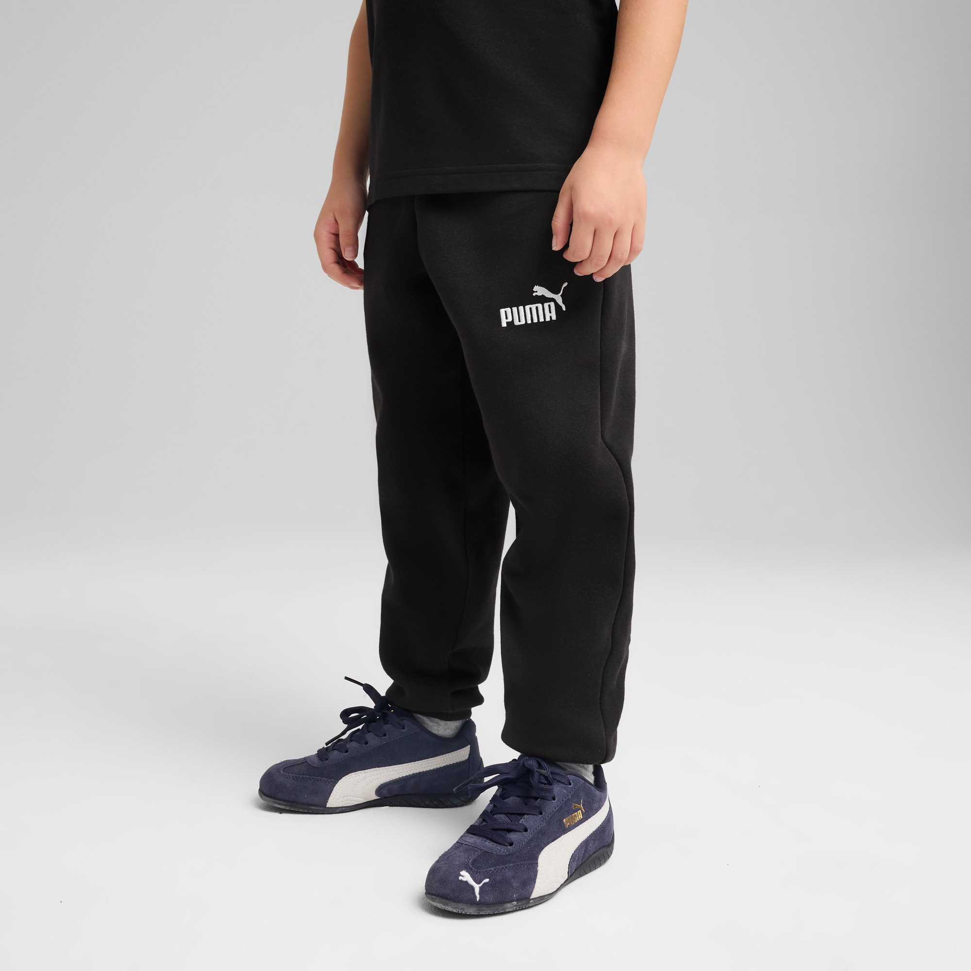 Puma Trainingshose »ESS NO. 1 LOGO SWEATPANTS FL PS« in schwarz, Größe 110