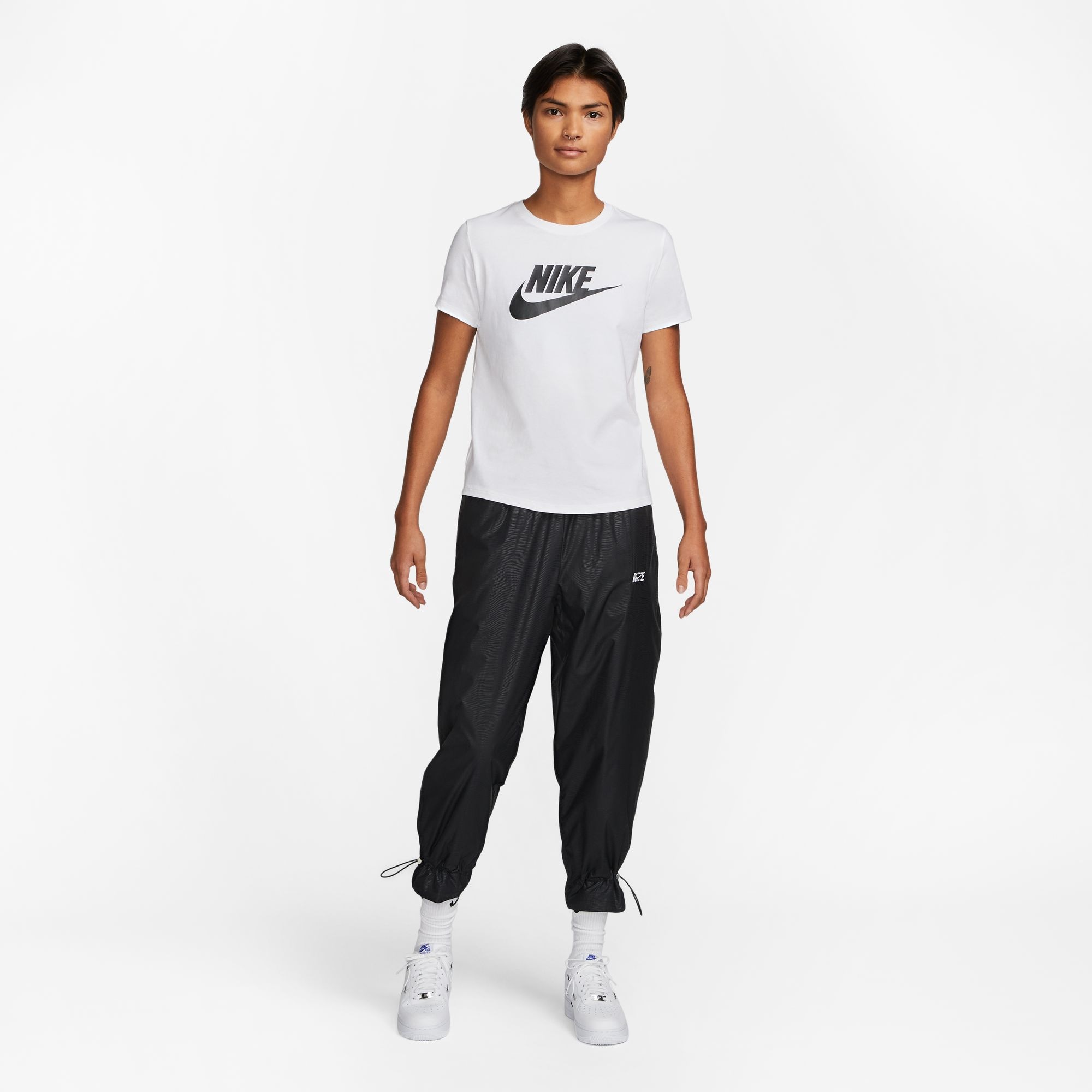 Nike Sportswear T-Shirt »ESSENTIALS WOMEN'S LOGO T-SHIRT«