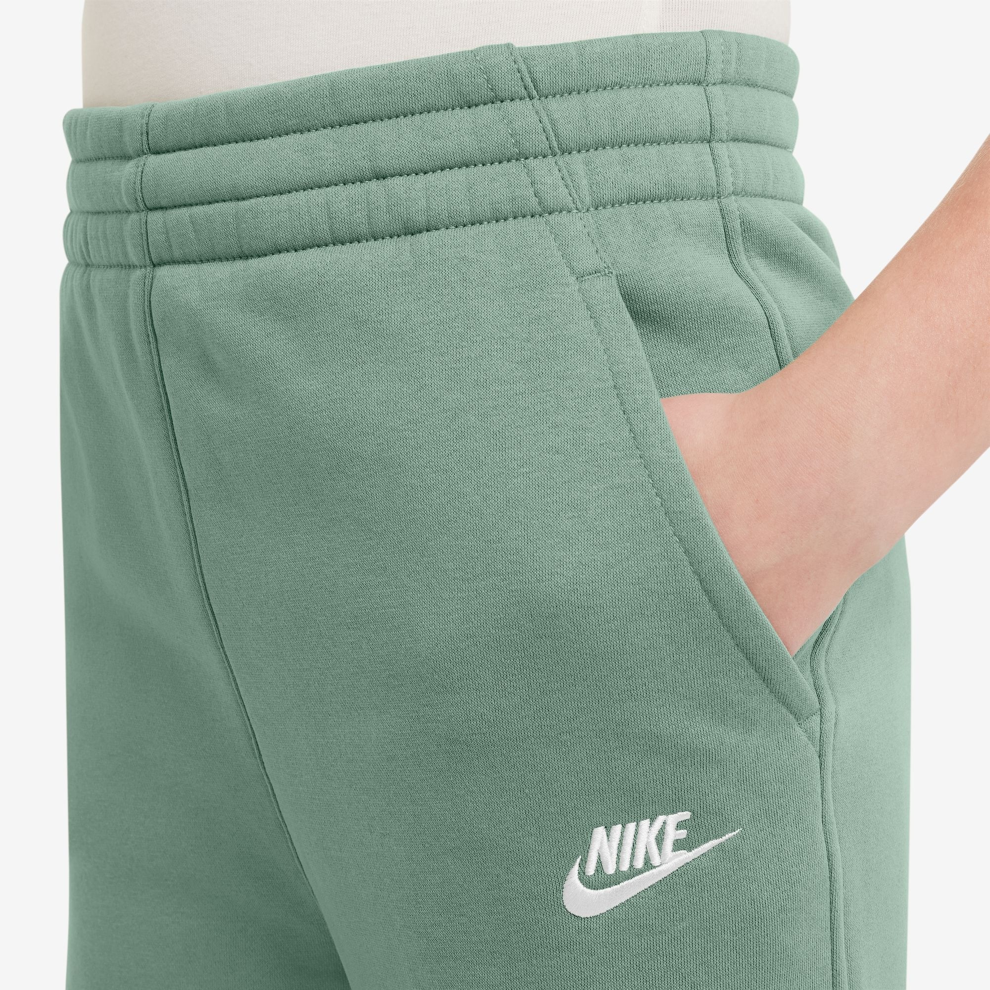 Nike Sportswear Jogginghose »G NSW CLUB FLC WL PNT LBR«  für Jugendliche, mit sportlichem Stil, aus Baumwolle und Polyester