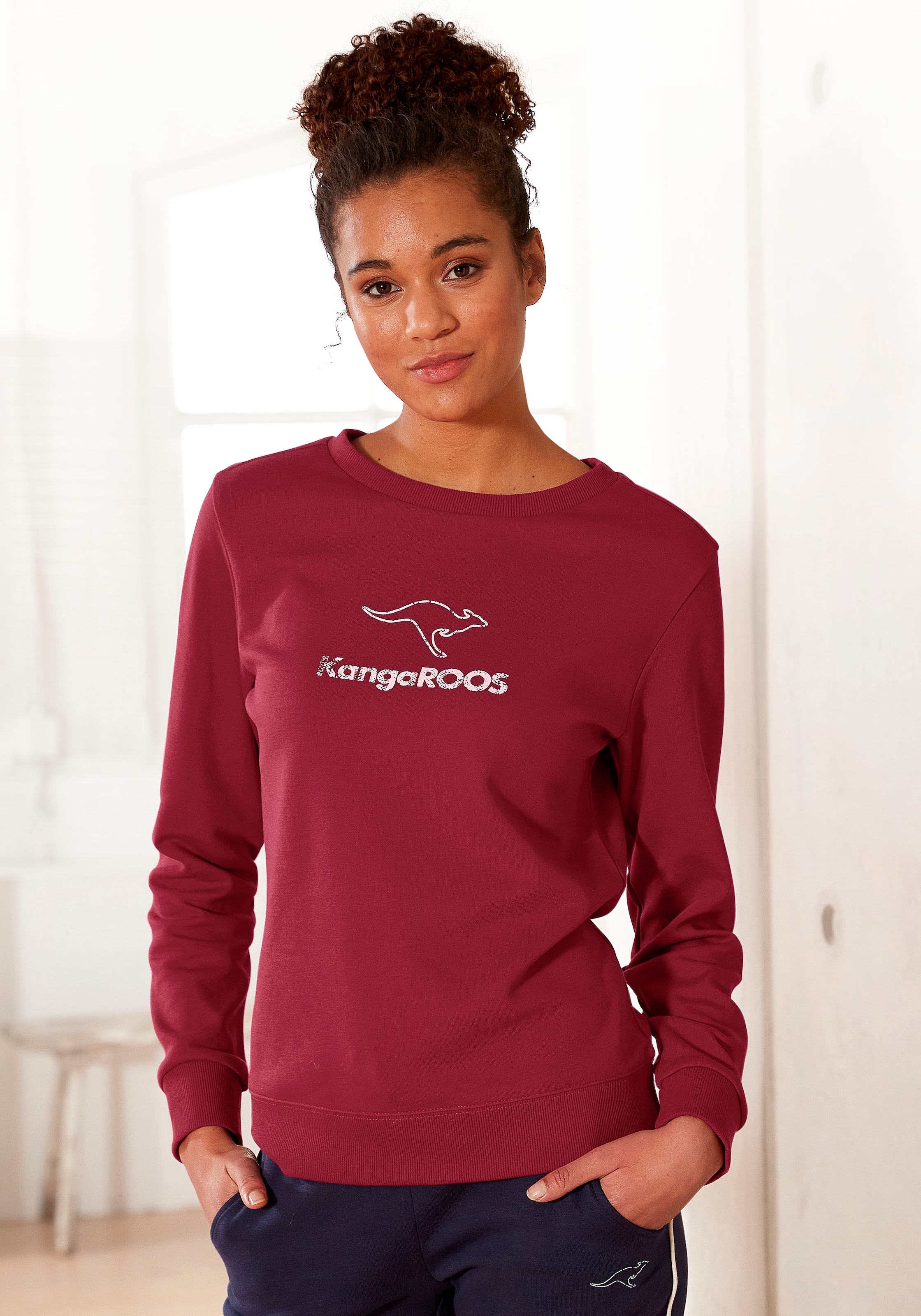 KangaROOS Sweatshirt, mit Kontrastfarbenem Online im Loungeanzug Logodruck, Shop OTTO