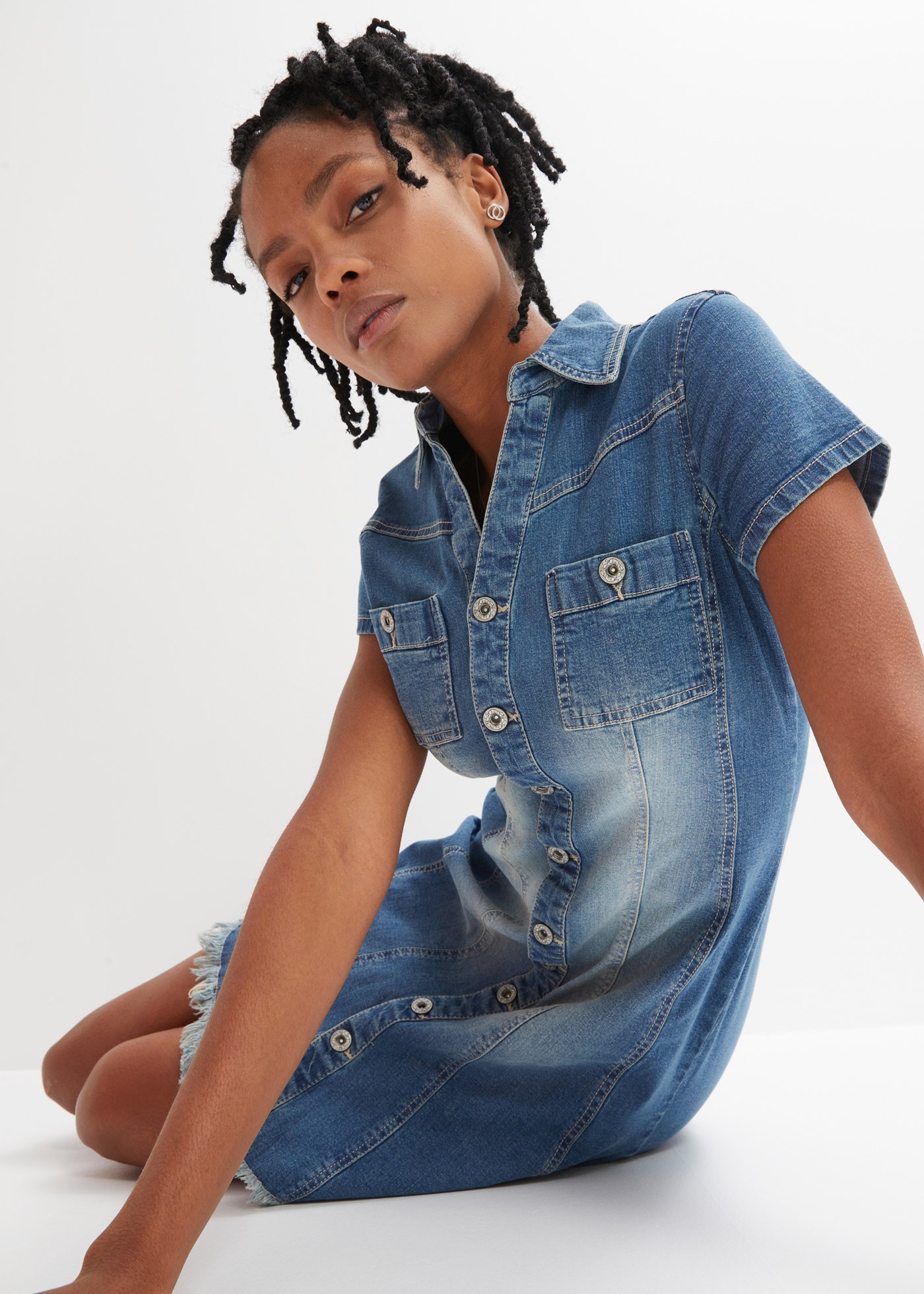 bonprix Jeanskleid A-Linien-Schnitt, kurzer Arm, tailliertes Design, mit Brusttaschen