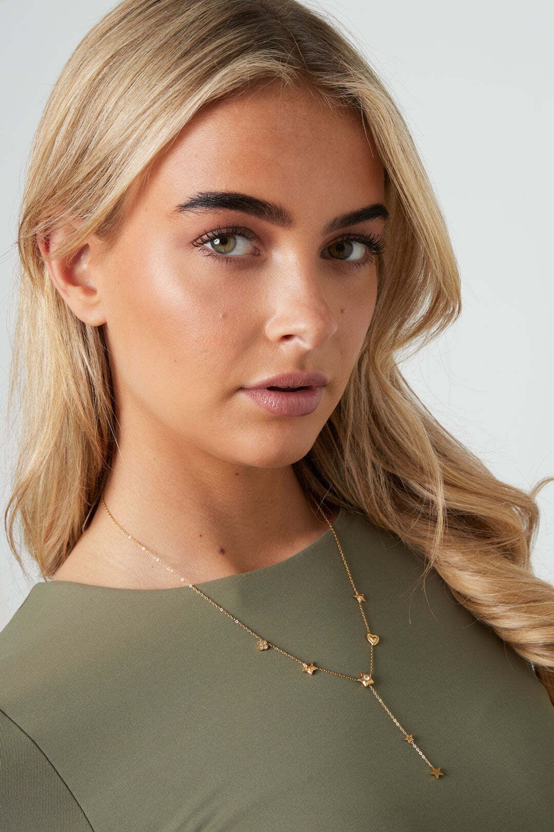 Adelia´s Kette mit Anhänger »Anhängerkette mit Stern- und Herzmotiven aus Edelstahl 45 cm + 5 cm« Stern- und Herzmotive mit Kettenabhang prägen diesen trendigen Modeschmuck