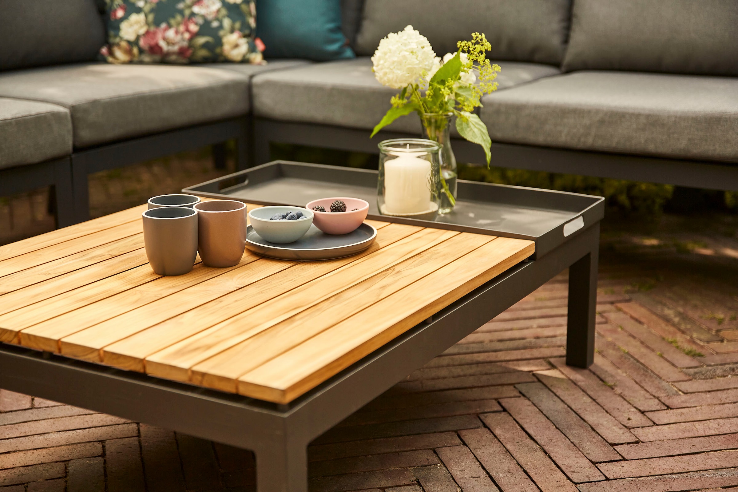 Siena Garden Gartenlounge-Set »Alvida« Set, 15 Stk. tlg. best. aus 2 Sofas, 1 Ecksofa, 1 Tisch und 12 Kissen