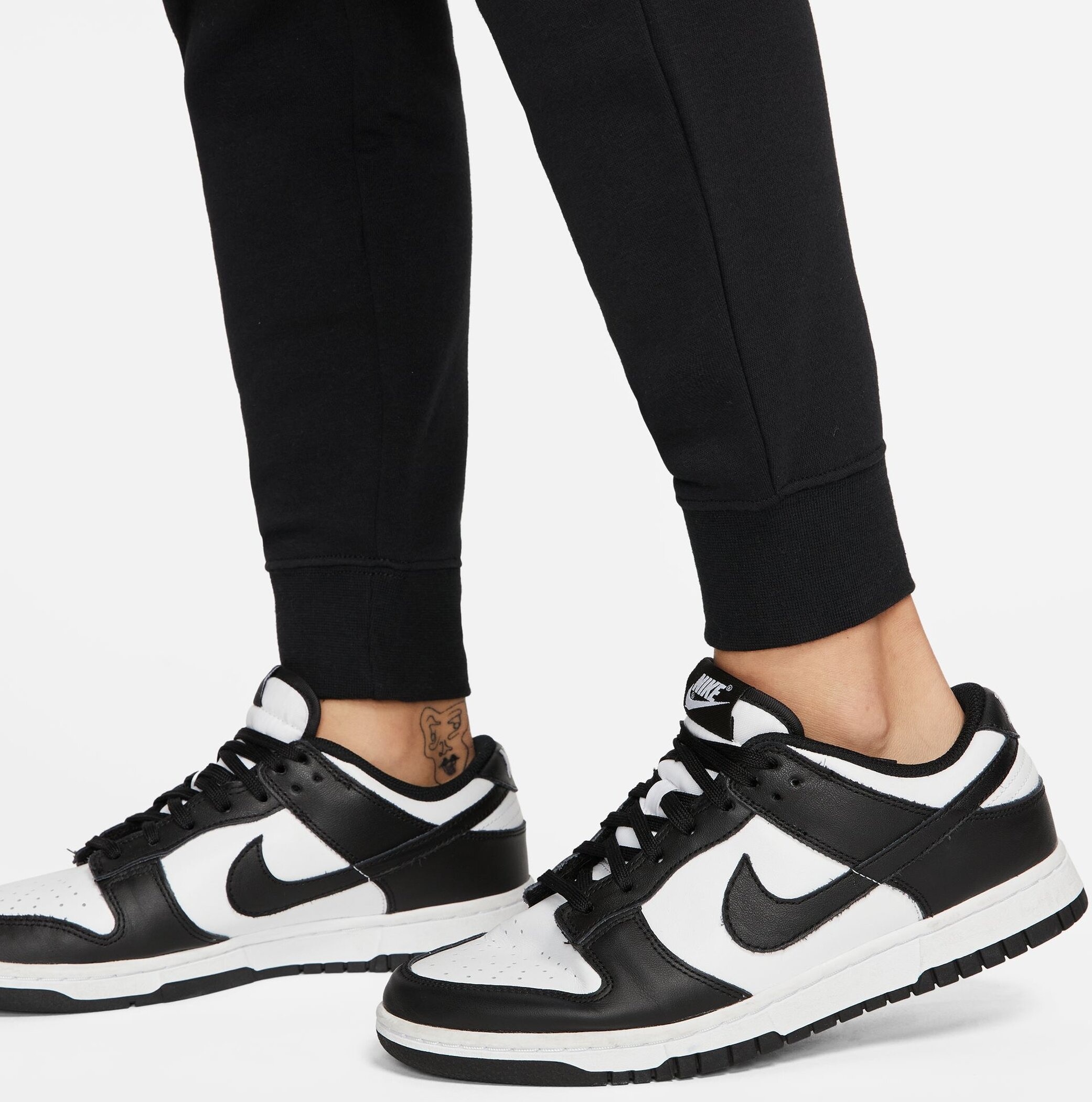 Nike Sportswear Jogginghose »Club Fleece Women's Mid-Rise Slim Joggers«, weiches Fleecematerial
