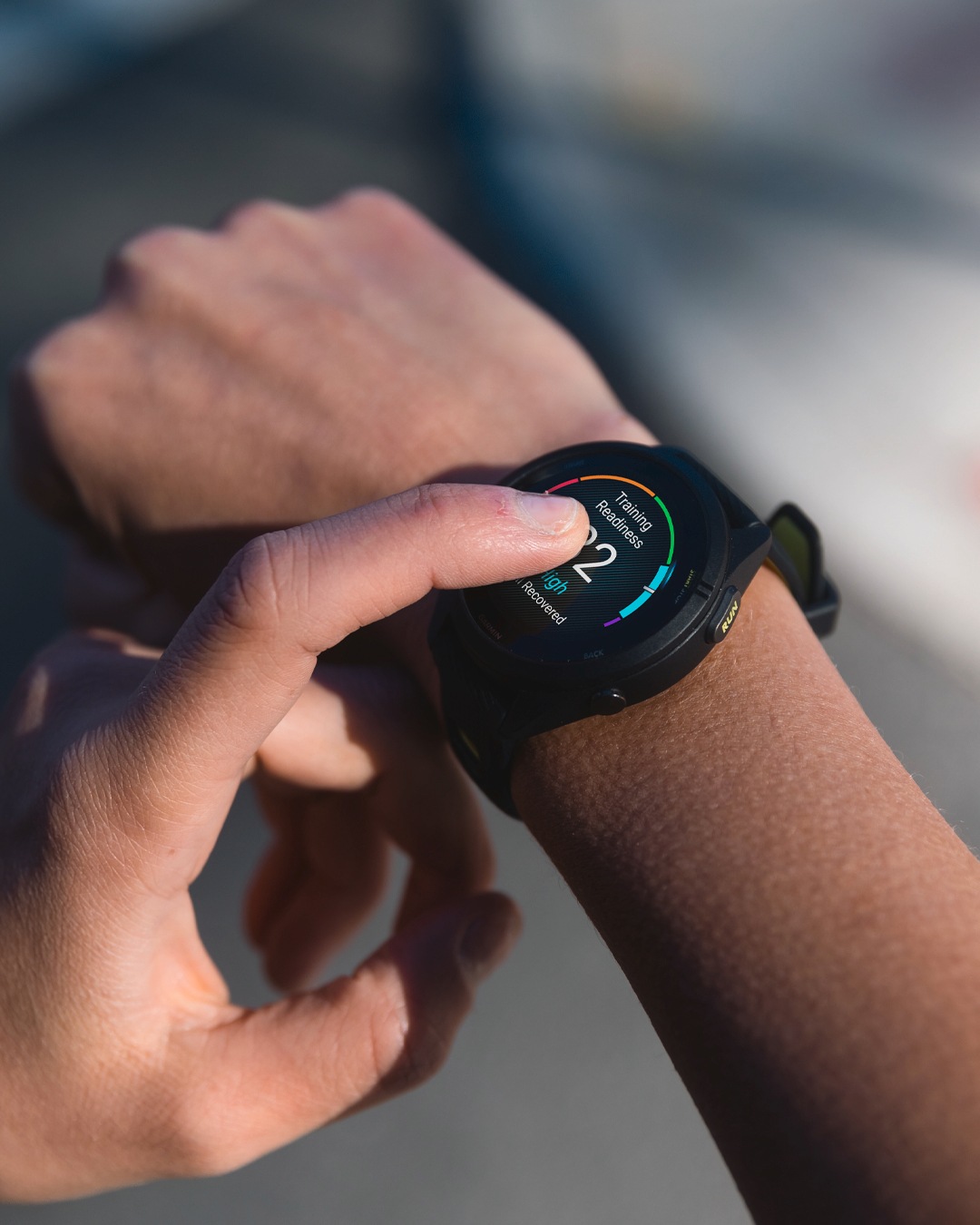 Garmin Smartwatch »FORERUNNER 265S mit Silikon-Armband 18 mm«