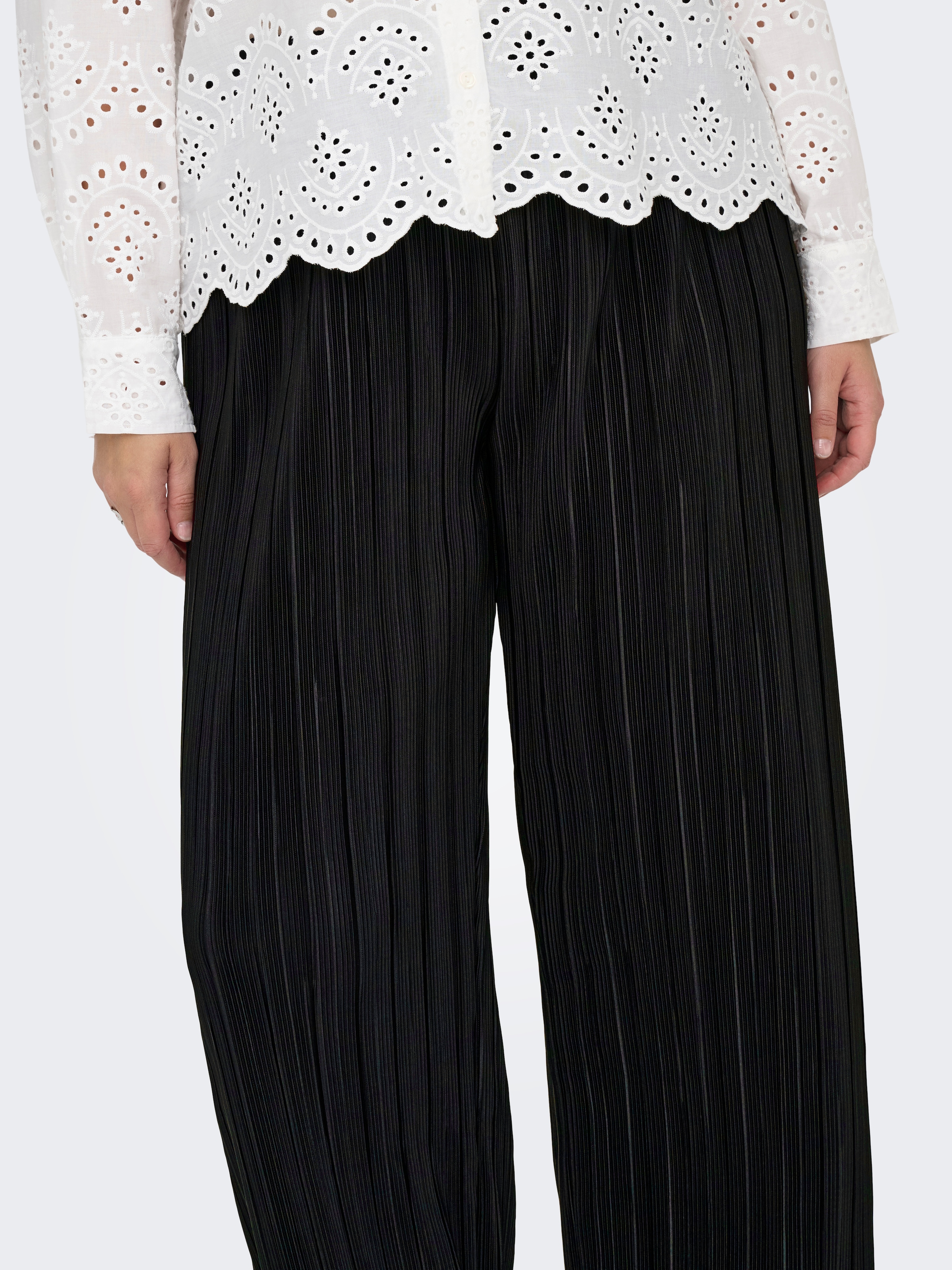 ONLY CARMAKOMA Schlupfhose »CARRAVENNA PLISSE PANT JRS NOOS«, Sommerhose, mit Plisseefalten
