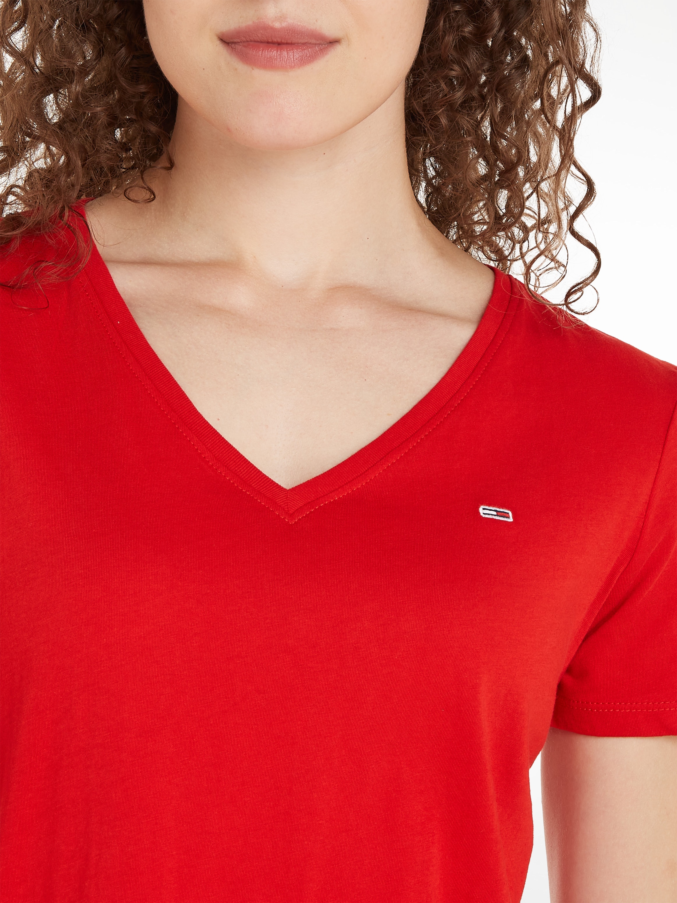 Tommy Jeans V-Shirt, mit Tommy Jeans Logo-Flag auf der Brust