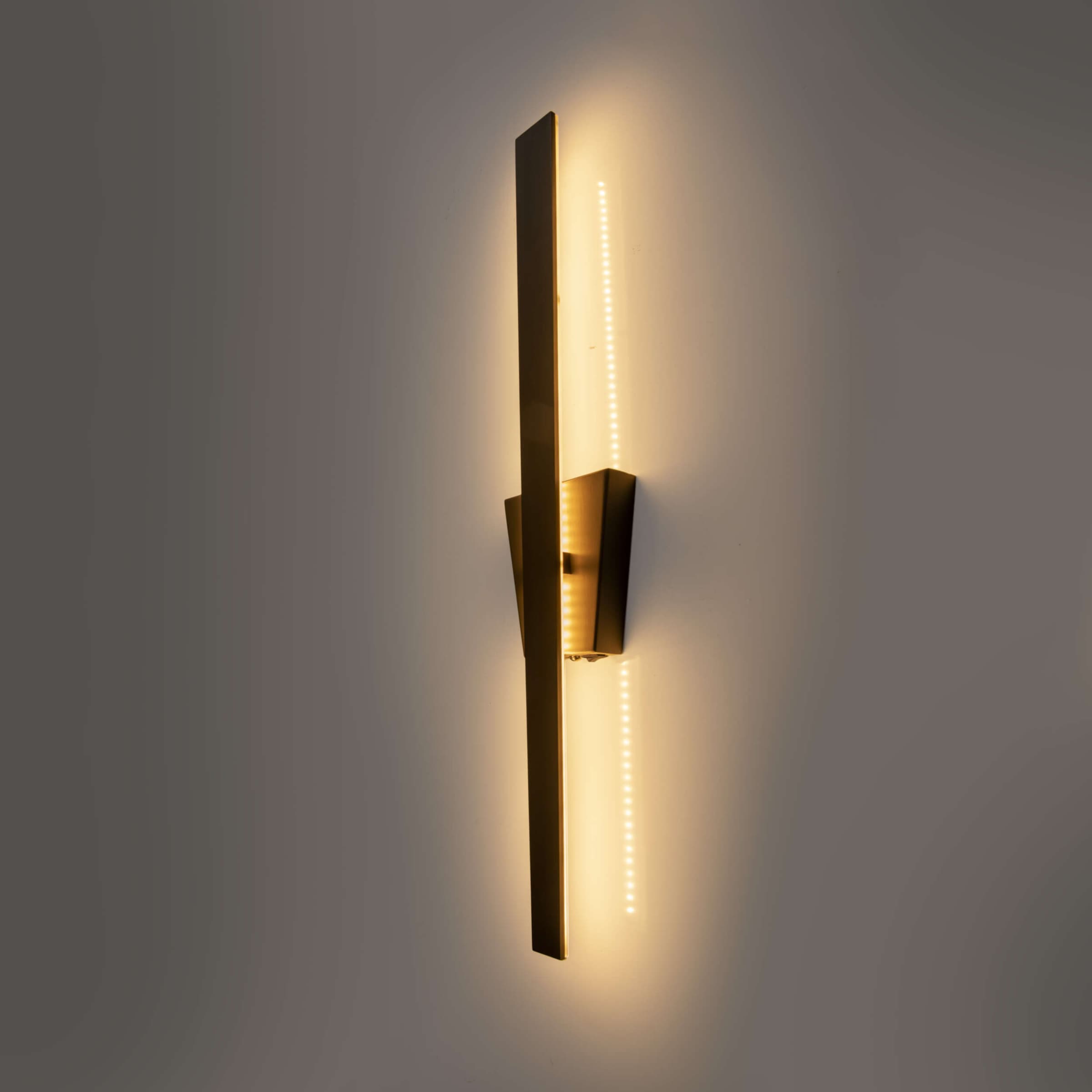näve LED Wandleuchte »"TREVOR"«, 1 flammig, schwarz, trapezförmiger Baldachin, inkl. Kippschalter, Höhe 62cm