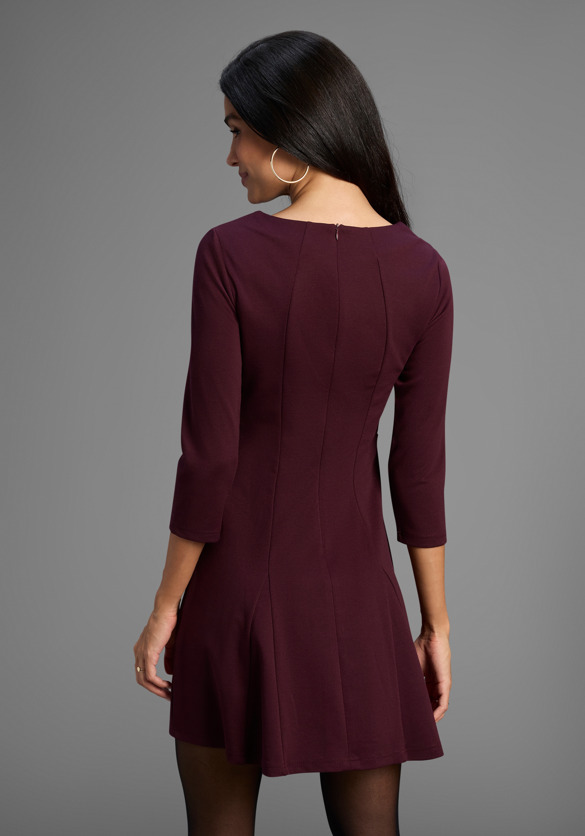Laura Scott Jerseykleid, figurschmeichelnd mit Knopfdetail - NEUE KOLLEKTION