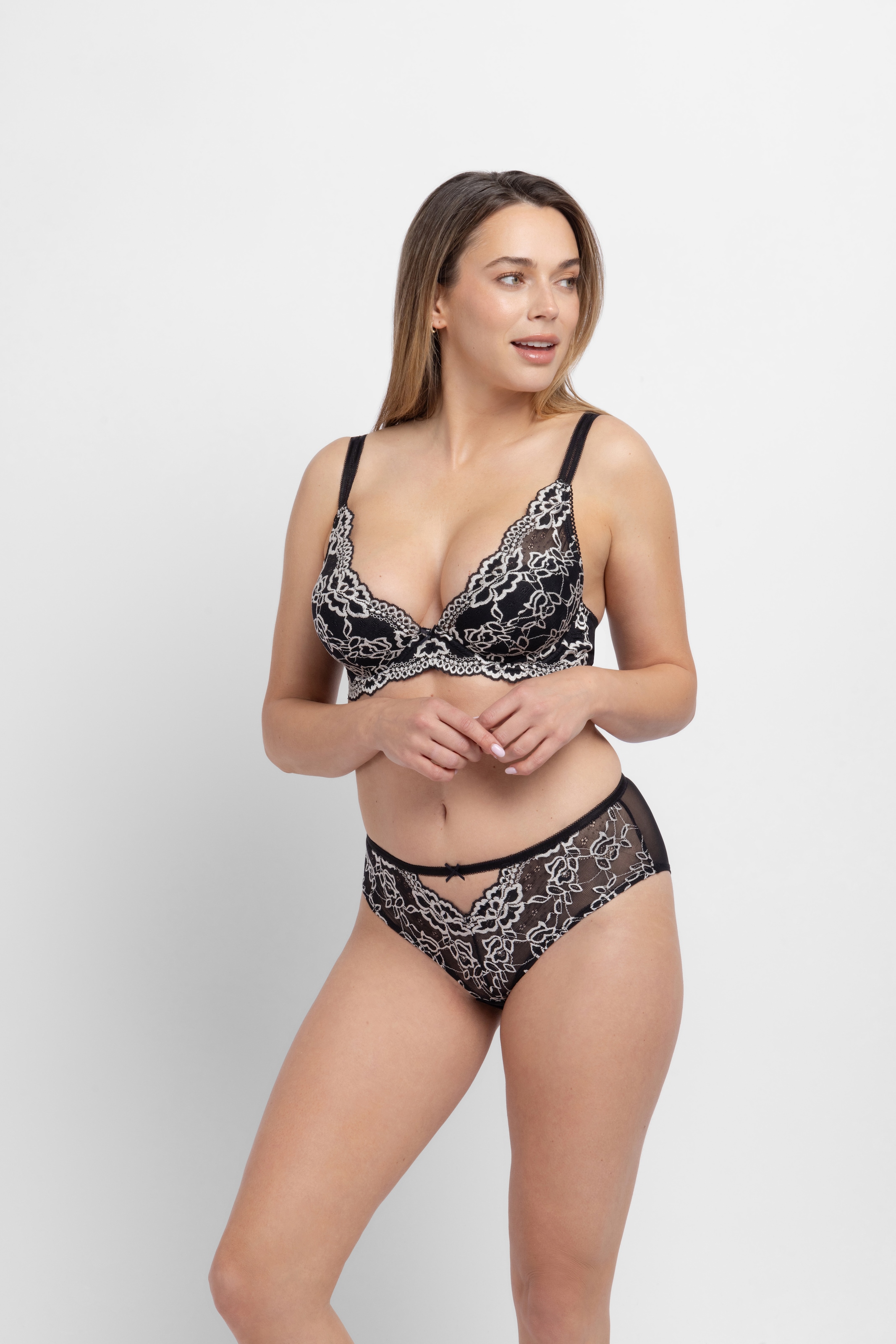 Dorina Bügel-BH »Xanthia« mit leicht gepolsterten Cups und floraler Spitze