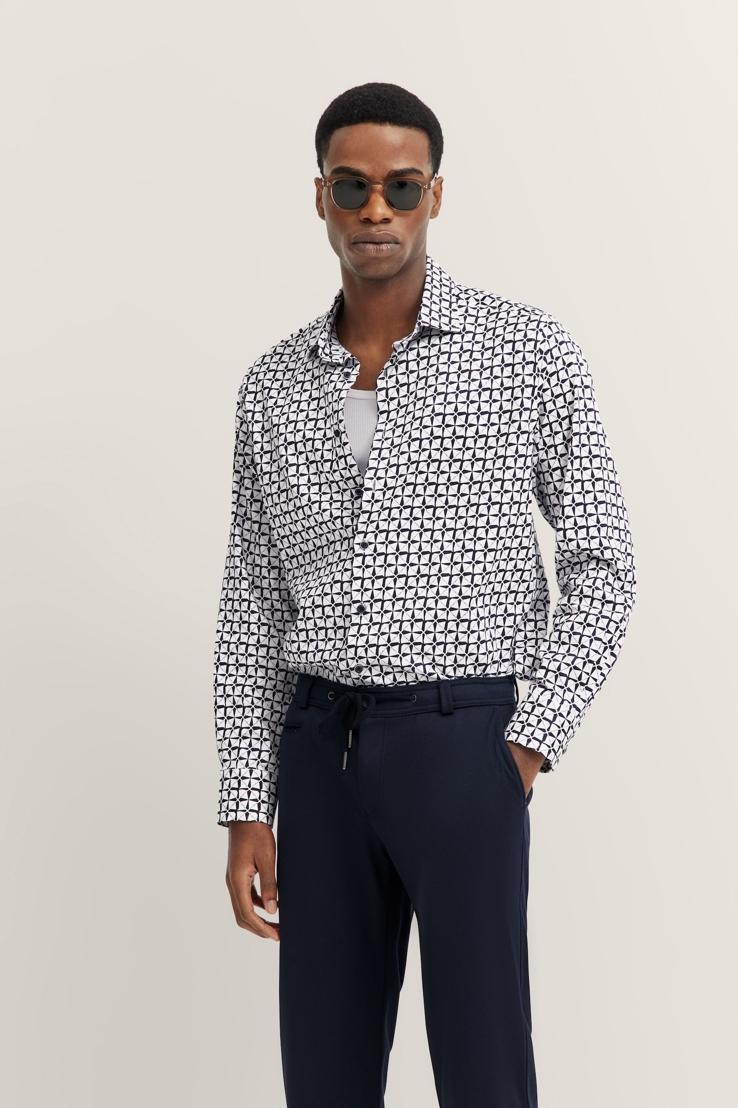 Bugatti Herren Langarmhemd mit hochwertigem Satin-Finish, Größe 4XL