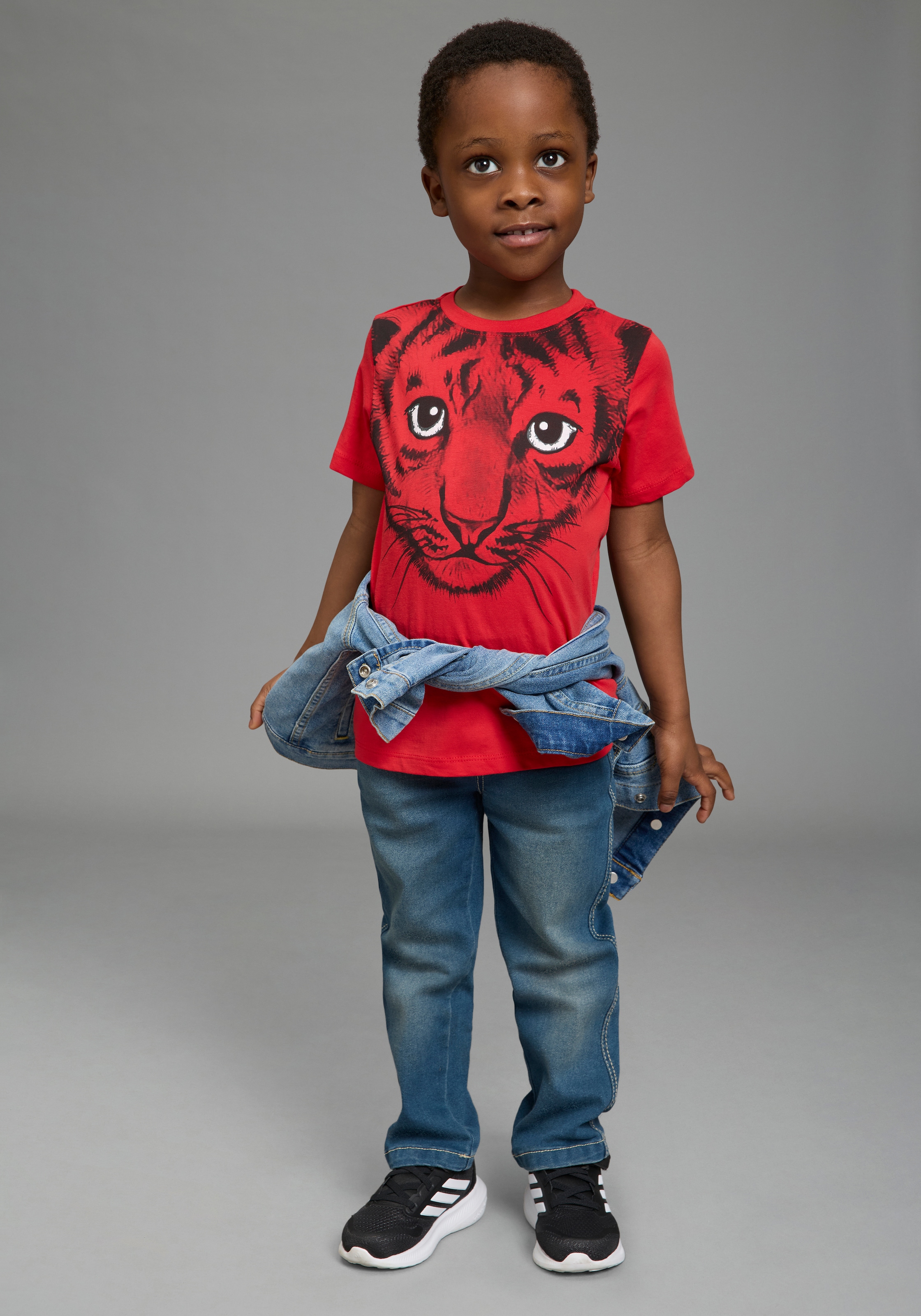 KIDSWORLD T-Shirt »Mit tollem Druck: LITTLE TIGER« Kurzarm,  Basic-Passform,  mit peppigem Druck,  Rundhalsausschnitt